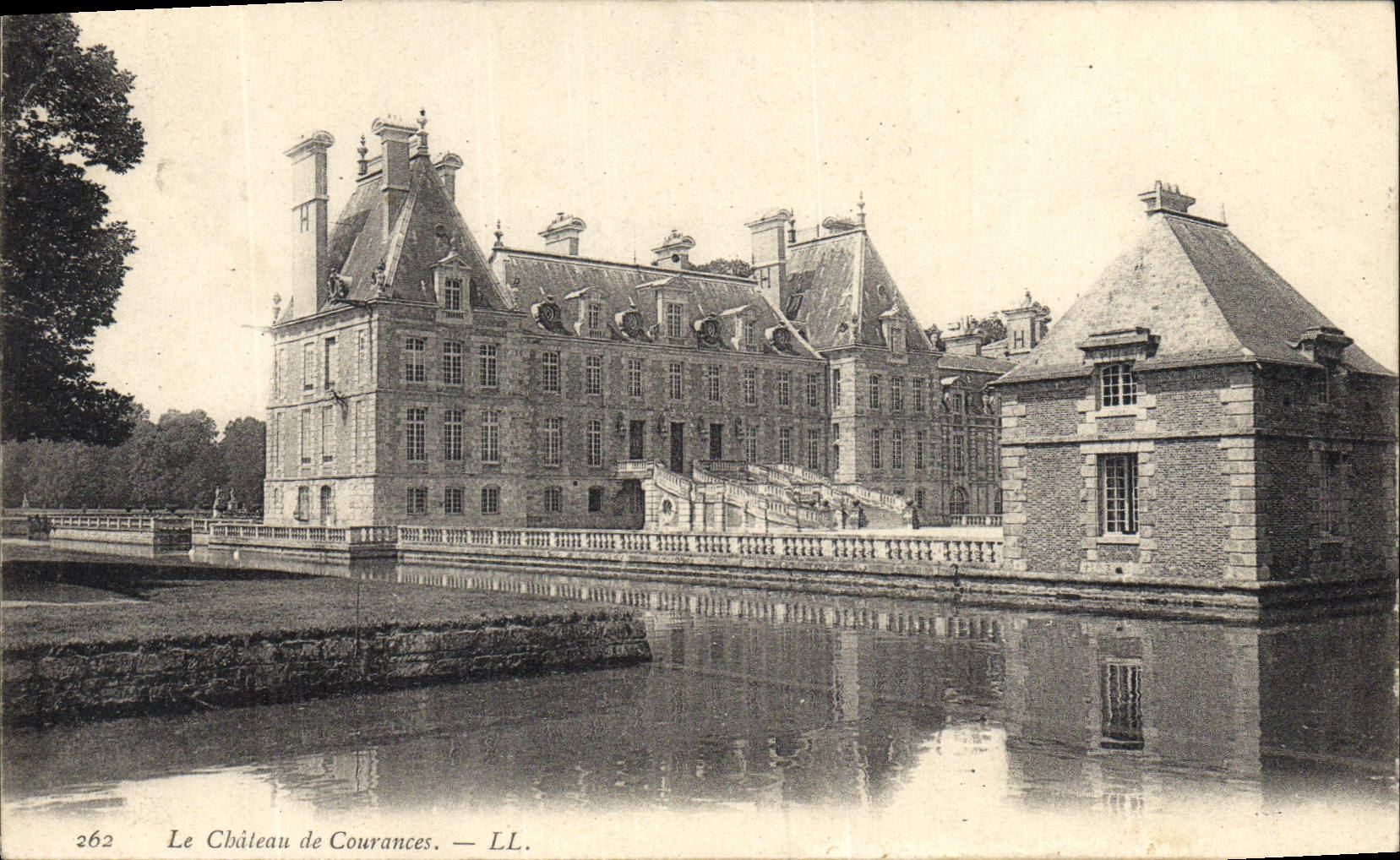 VINTAGE POSTCARD the castle of Coutances
