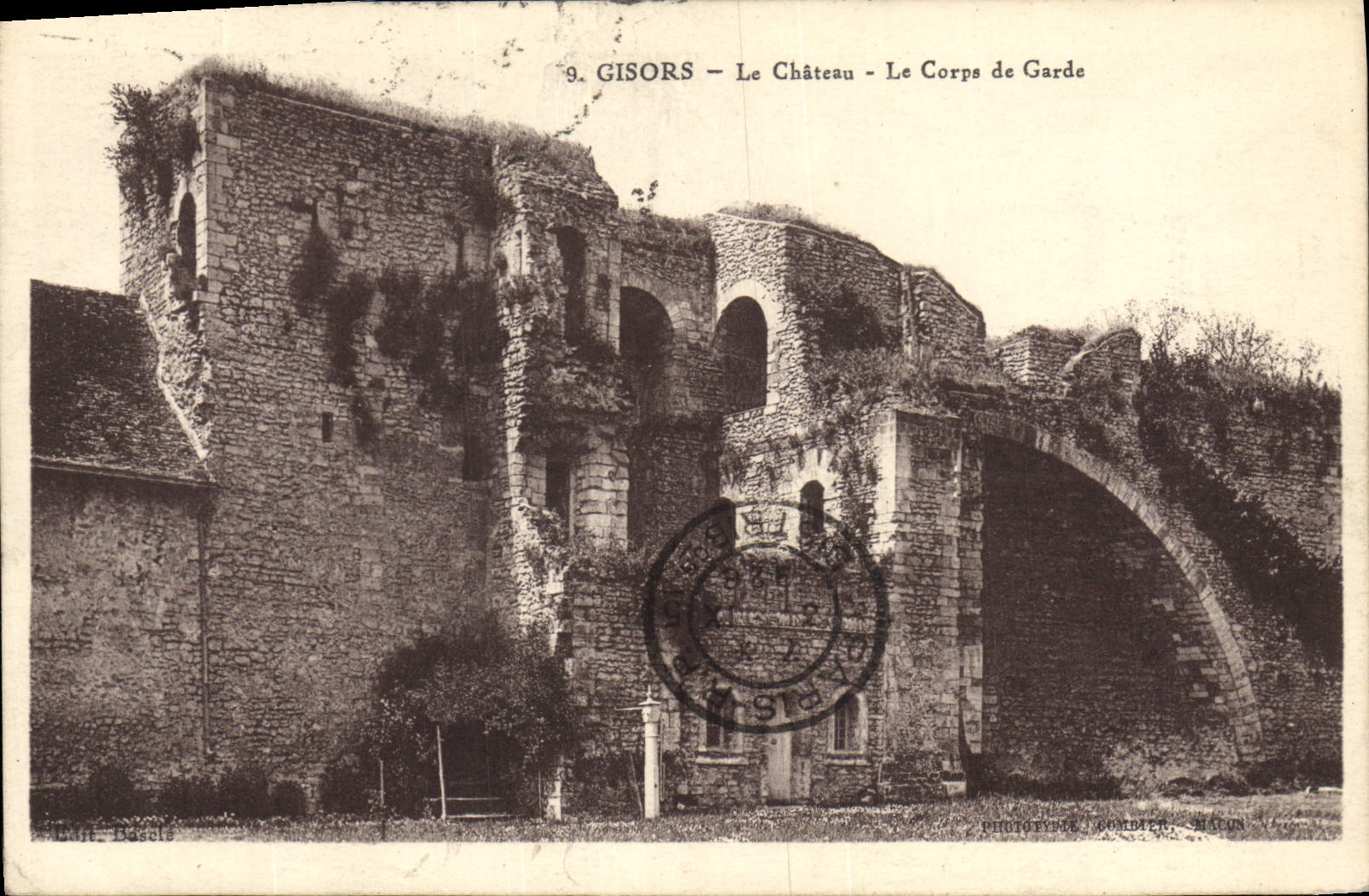 VINTAGE POSTCARD Gisors the Castle the Body of Guard
