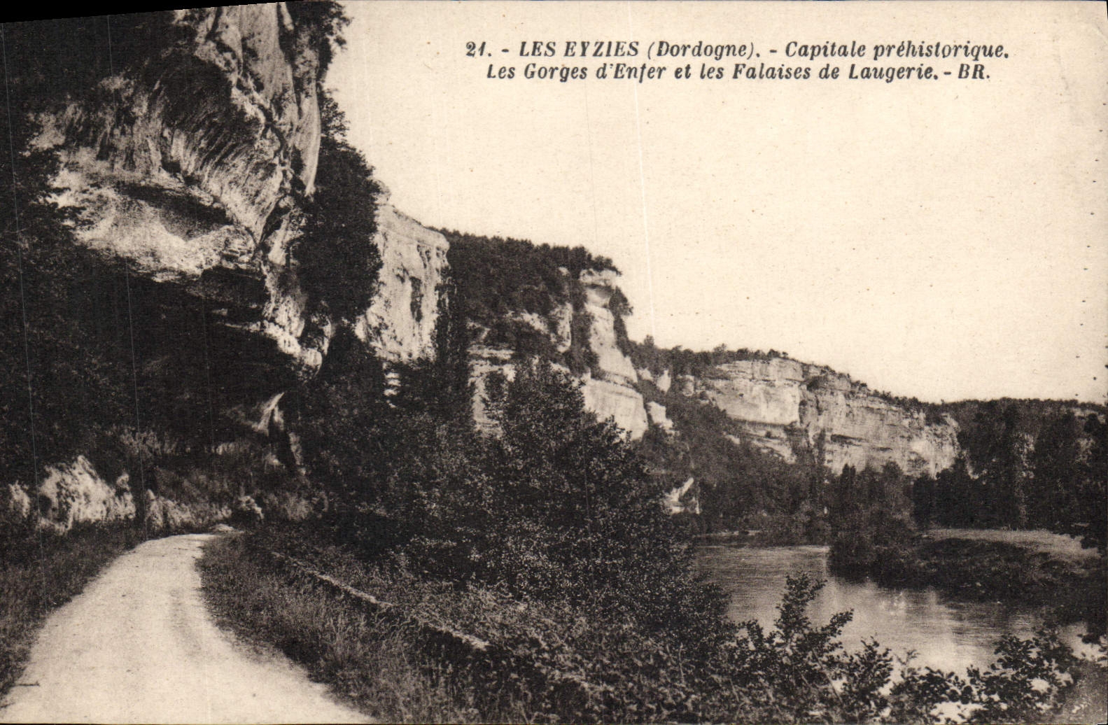 CPA Les Eyzies Capitale Prehistorique Les gorges d'enfer et les falaises de Laugerie