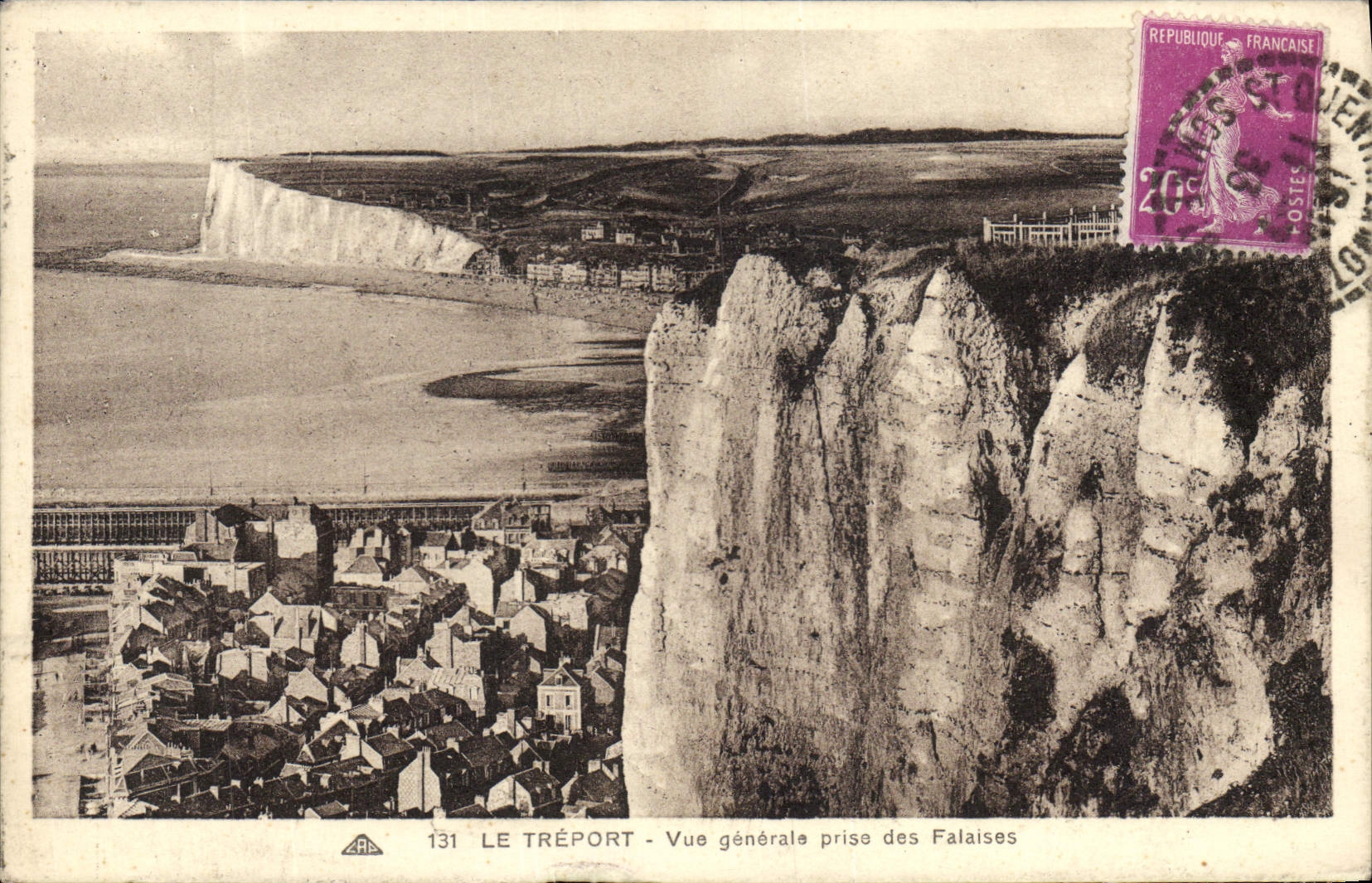 CPA Le Treport Vue generale Prise des Falaises