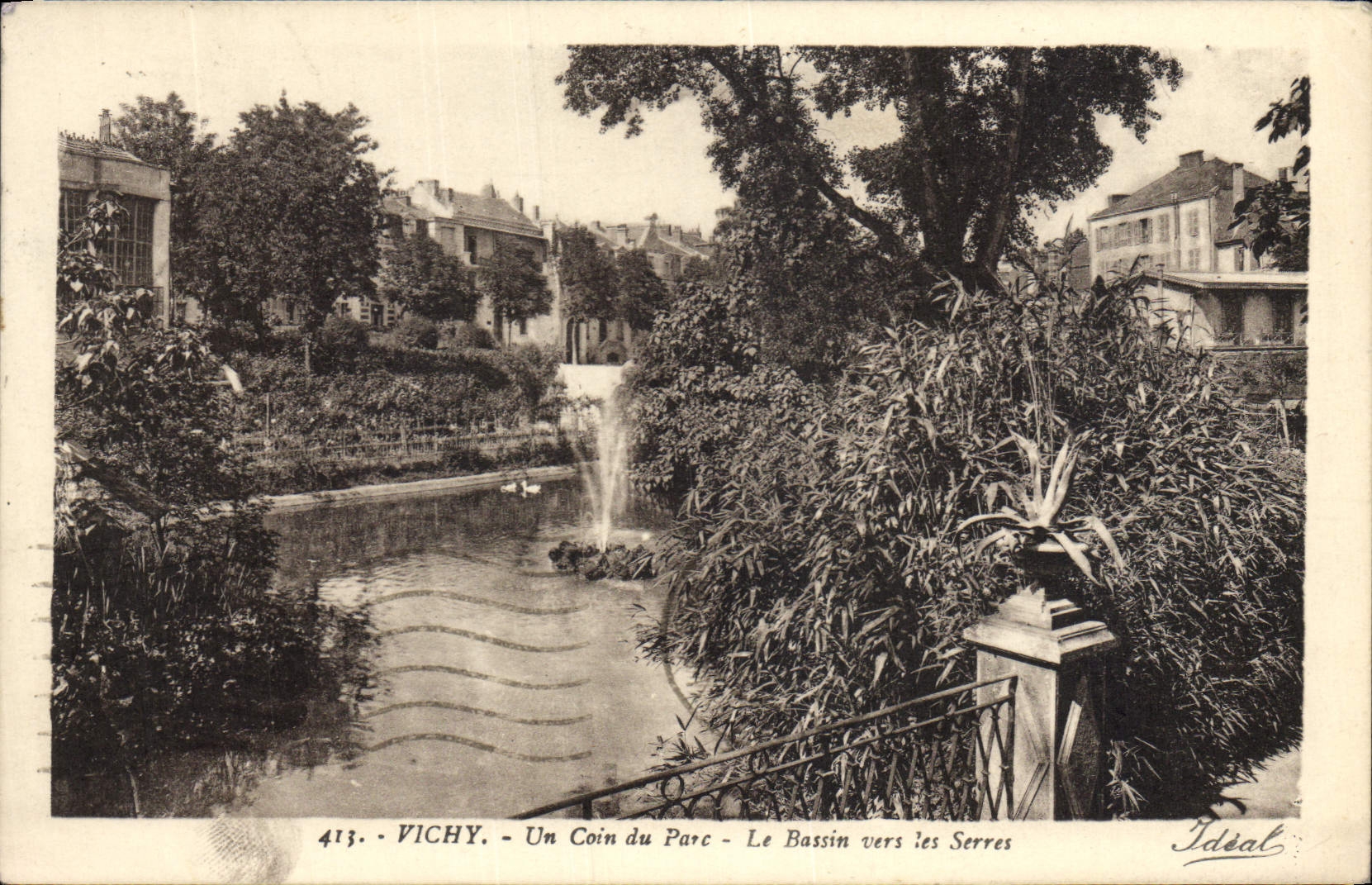 POSTAL Vichy de la VENDIMIA una esquina del parque el lavabo de los invernaderos