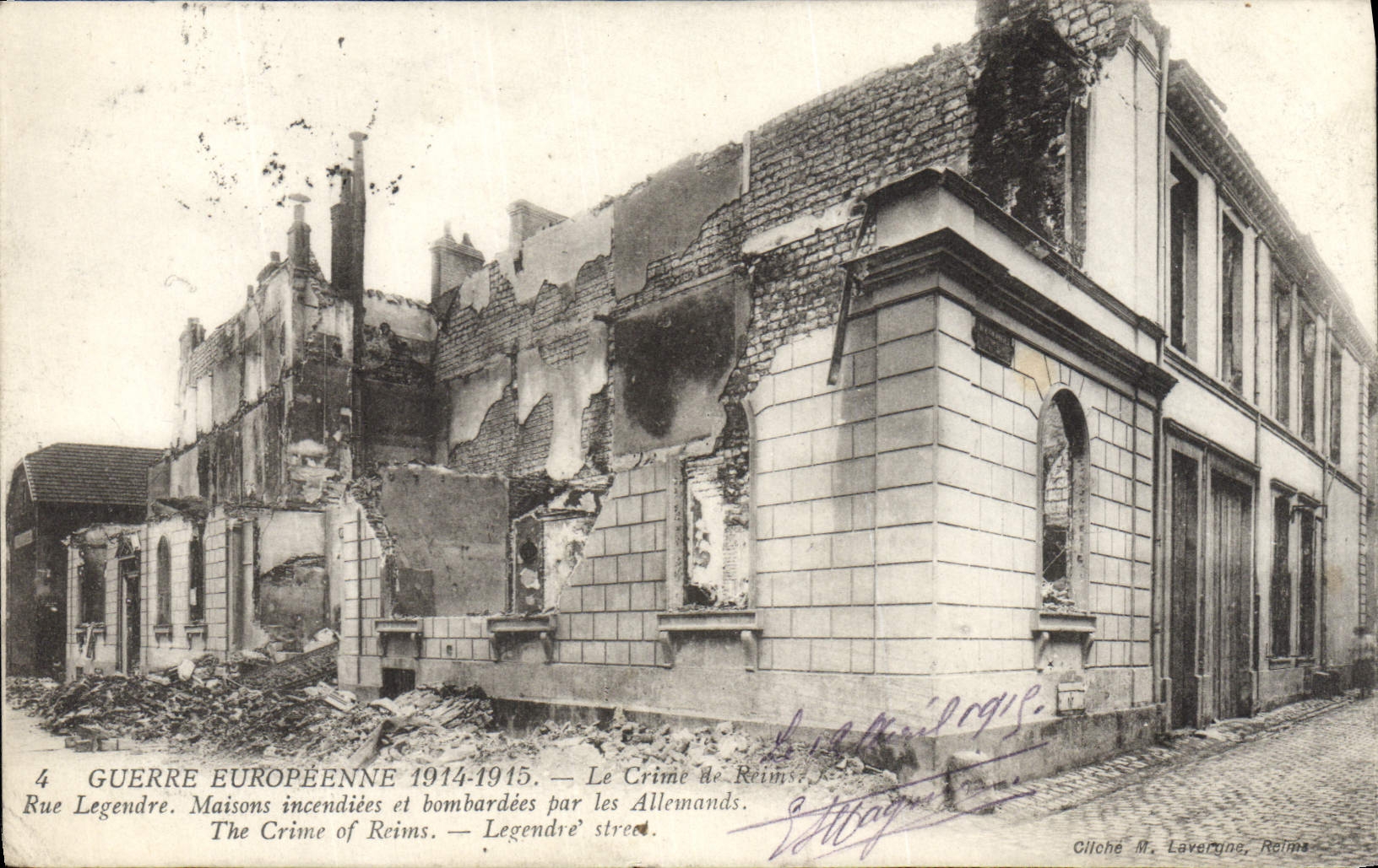 CPA Le crime de Reims Rue Legendre Maisons incendiees et bombardees Militaria