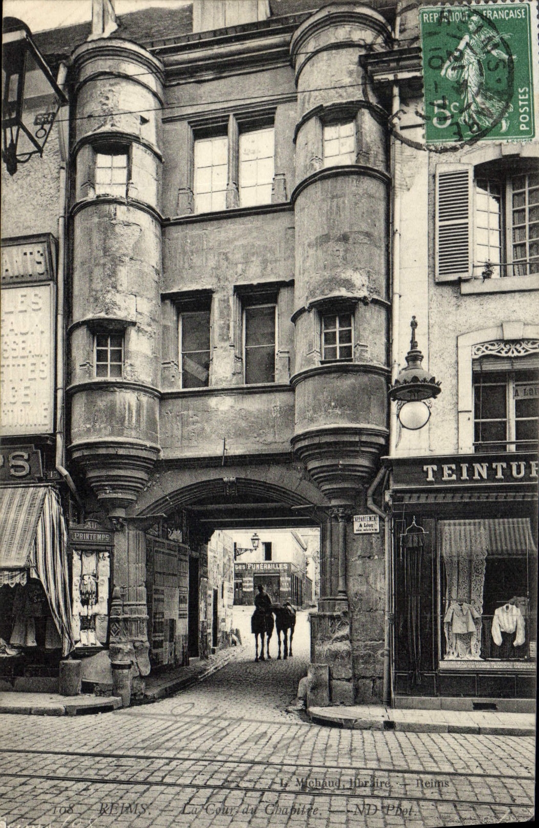 VINTAGE POSTCARD Rheims Court of the Chapter