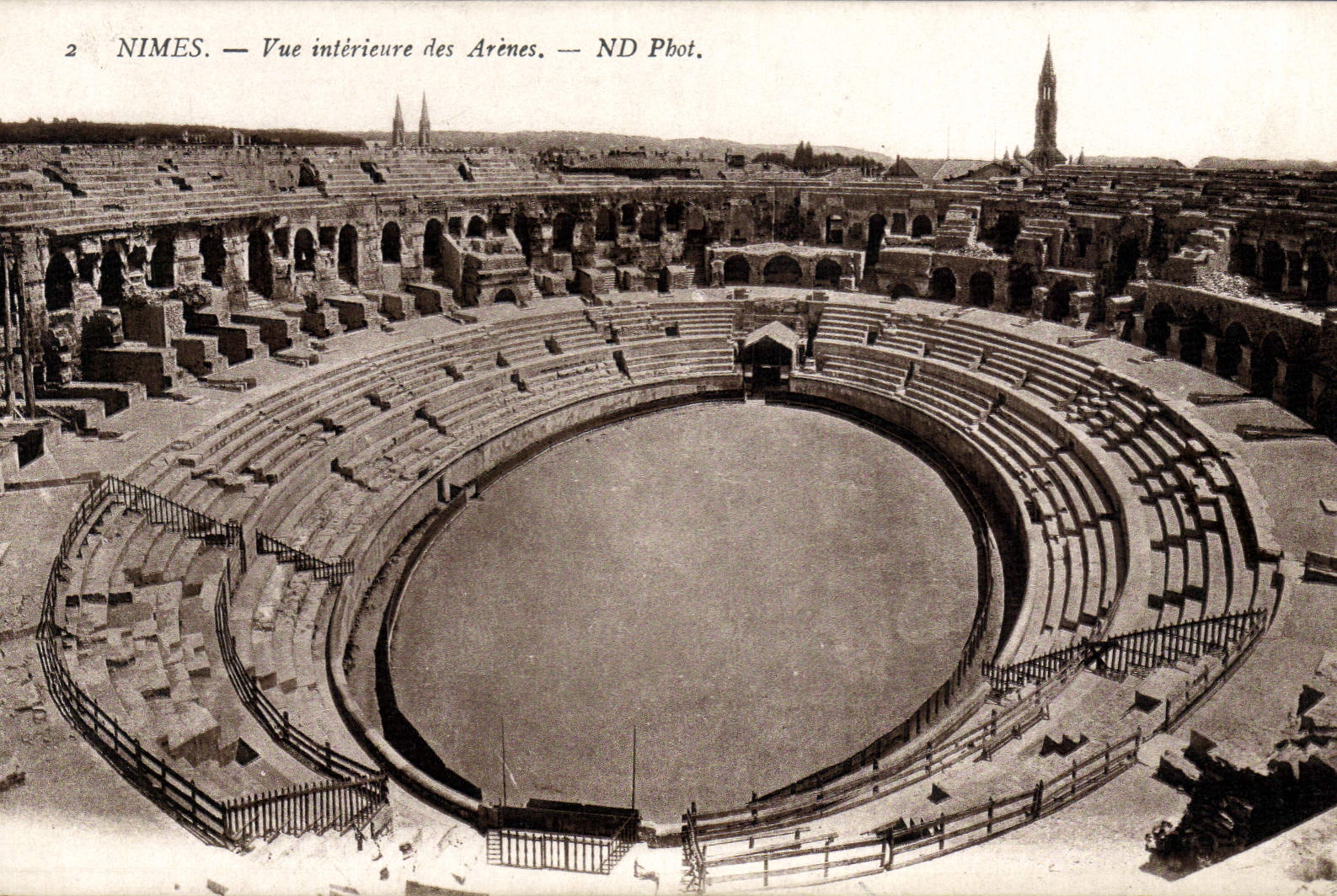 CPA Nimes Vue Interieure des Arenes