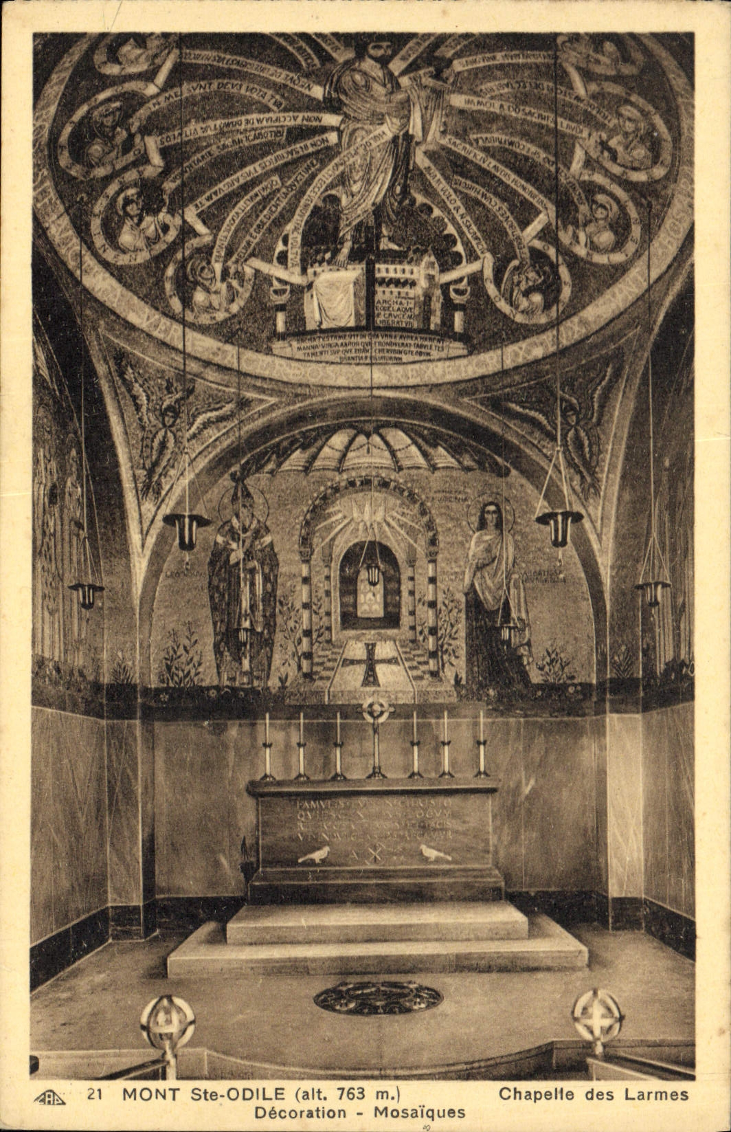 Montaje co de la POSTAL de la VENDIMIA. Cámara acorazada de los mosaicos de la decoración de Odile de los rasgones