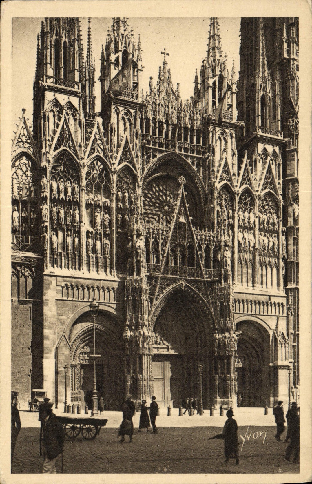 VINTAGE POSTCARD Rouen Frontage Of the Cathedral