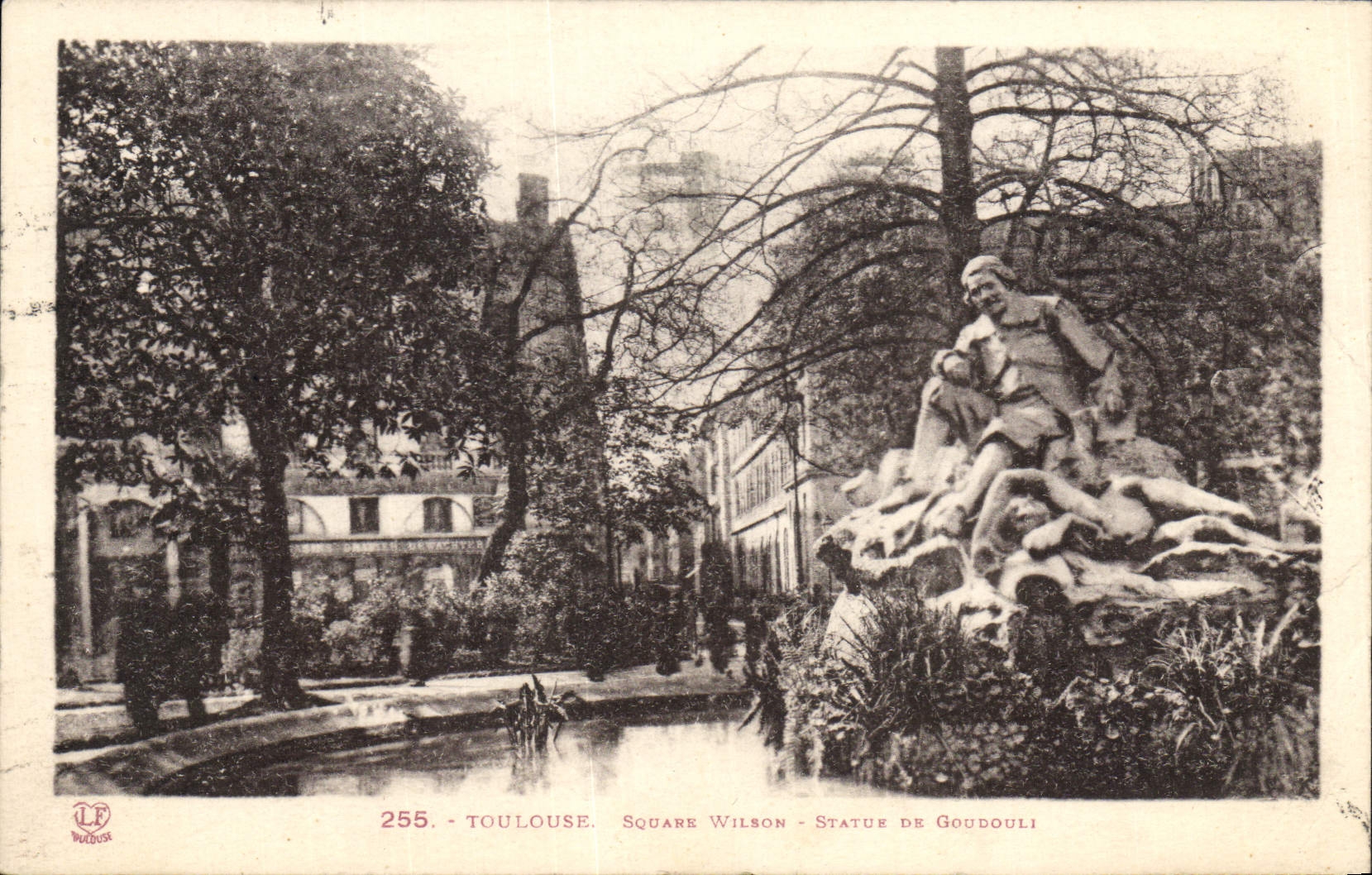 CPA Toulouse Souare Wilson Statue de Gondouli