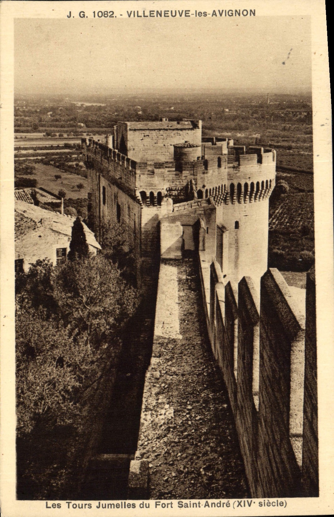 CPA Villeneuve Les Avignon Les tours jumelles du Fort Saint Andre