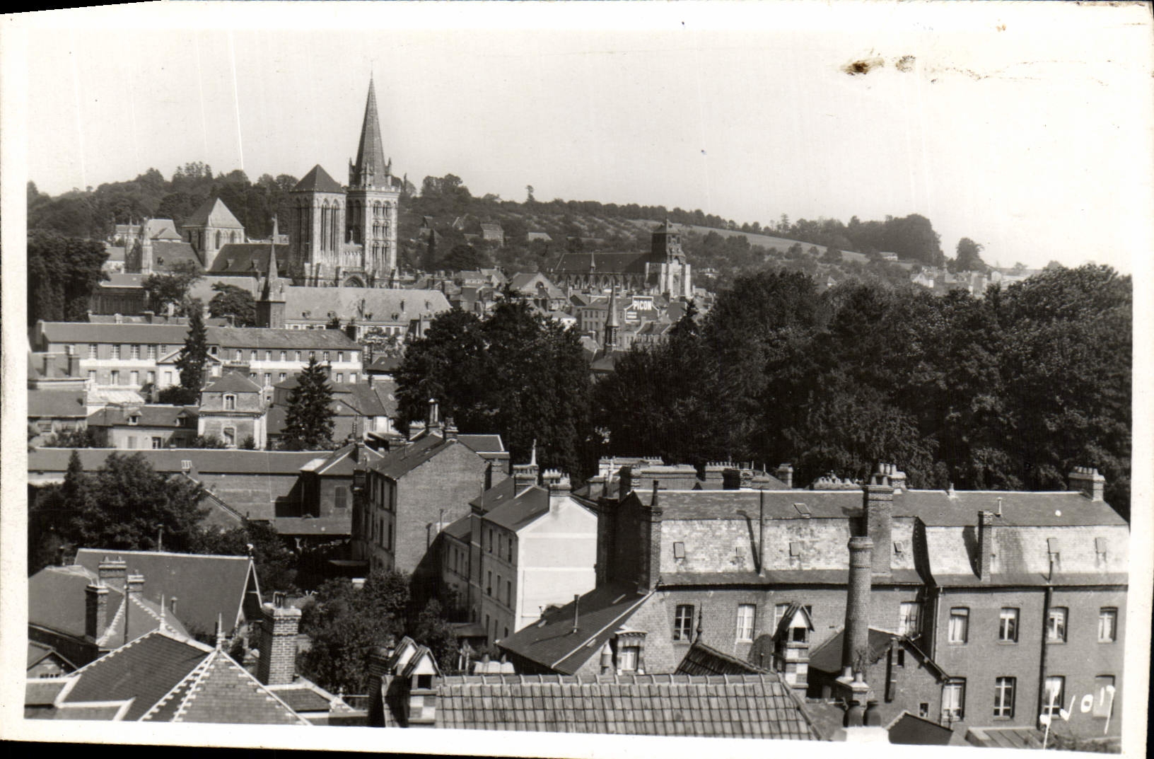 CPM Lisieux La Cathedral Saint Pierre Et L'Eglise