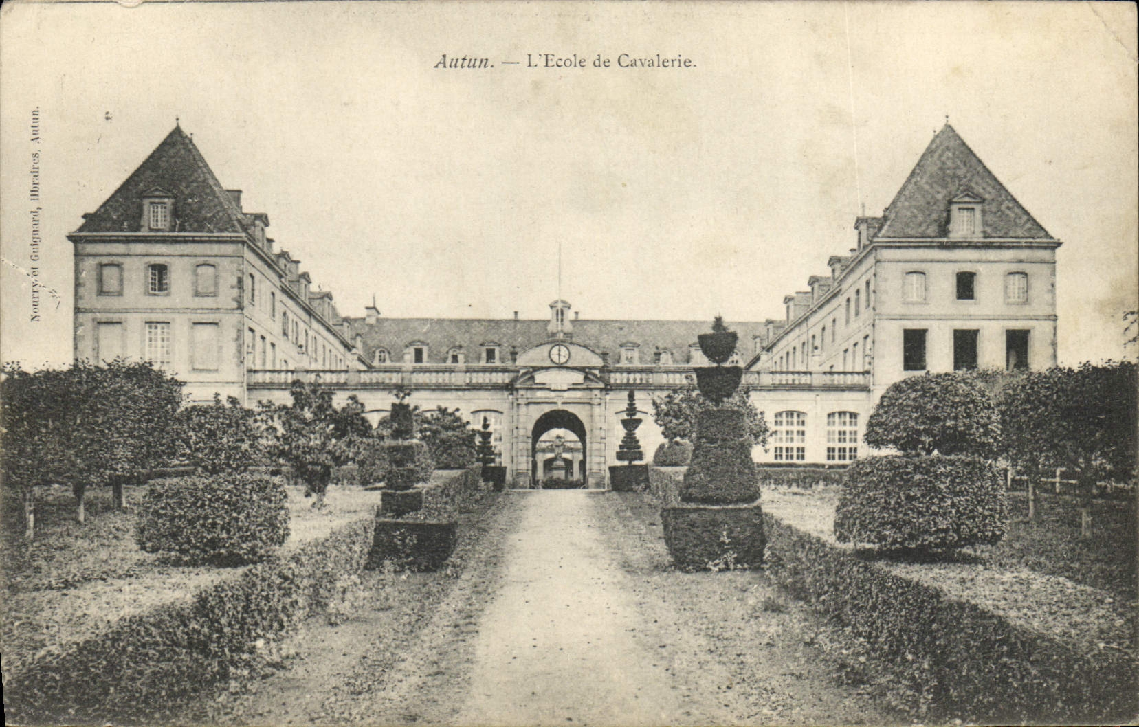 VINTAGE POSTCARD Autun the School Of Militaria Cavalry