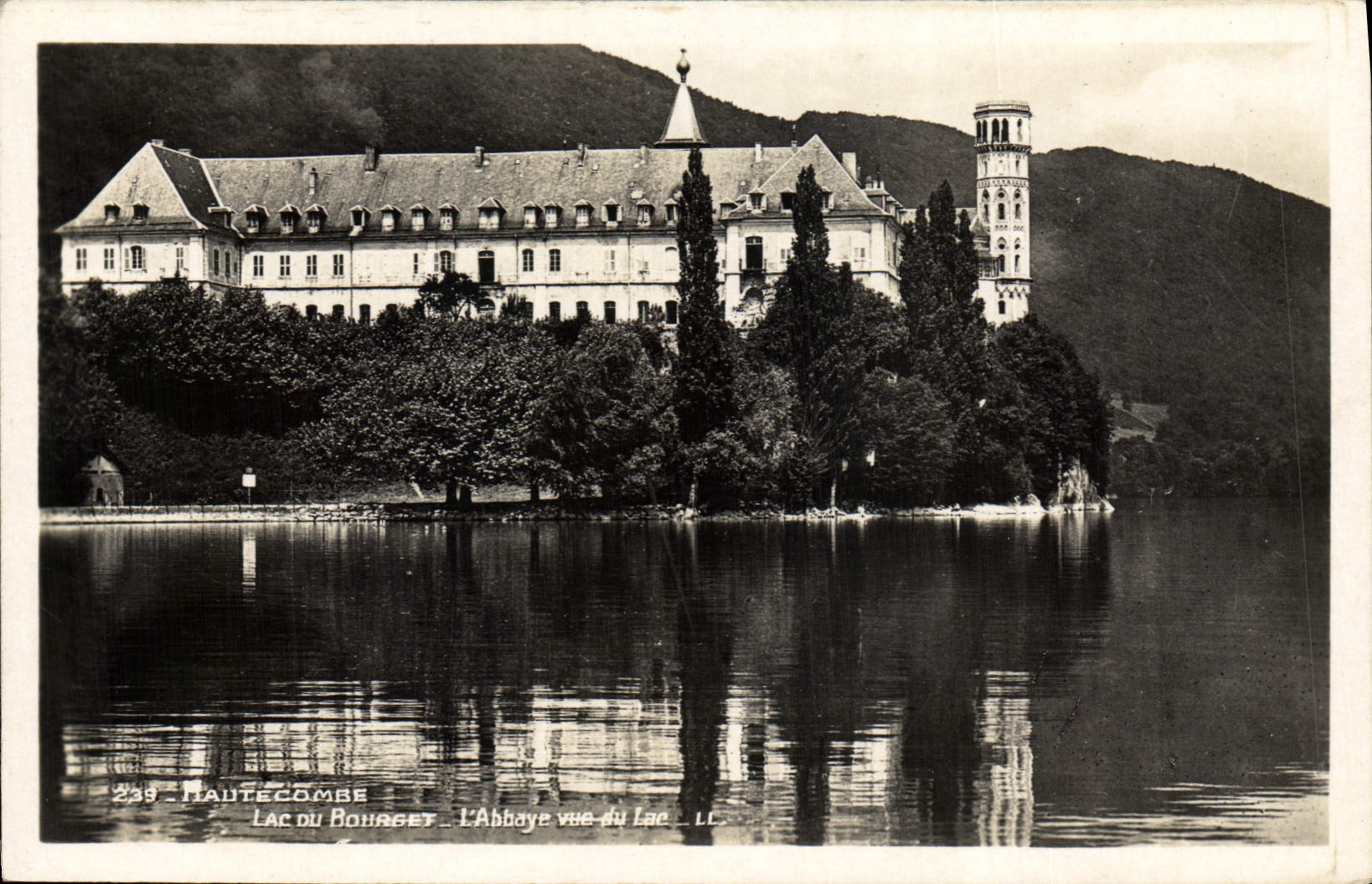 CPM Hautecombe Lac Du Bourget I'Abbaye Vue Du Lac