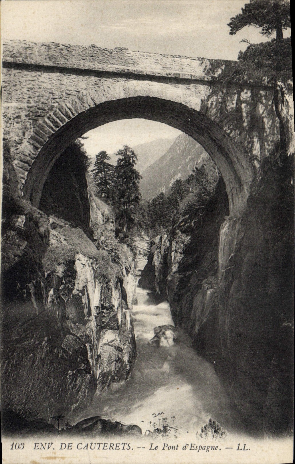 VINTAGE POSTCARD Cauterts the Bridge Of Spain