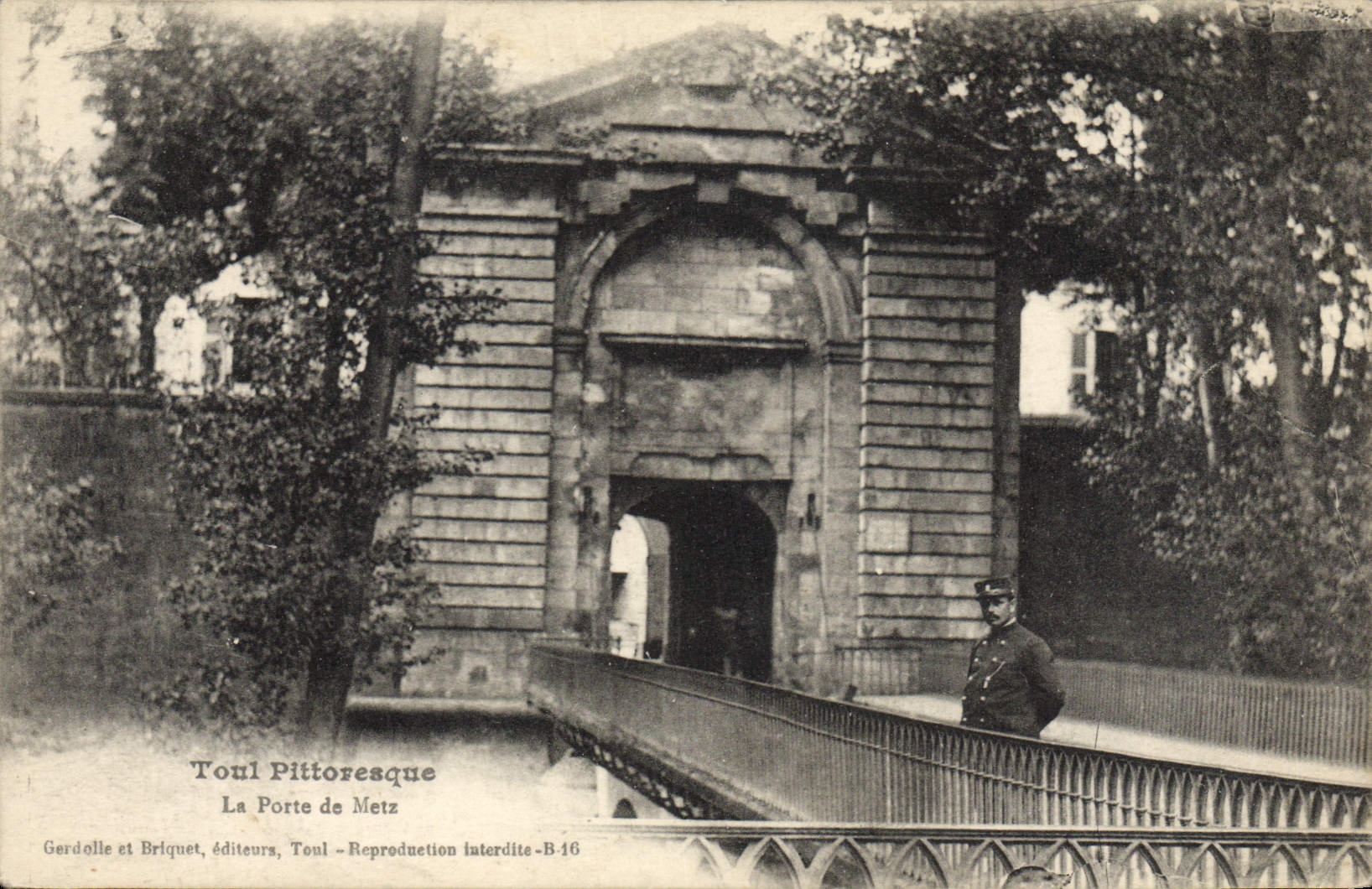 VINTAGE POSTCARD Picturesque Toul the Gate Of Metz