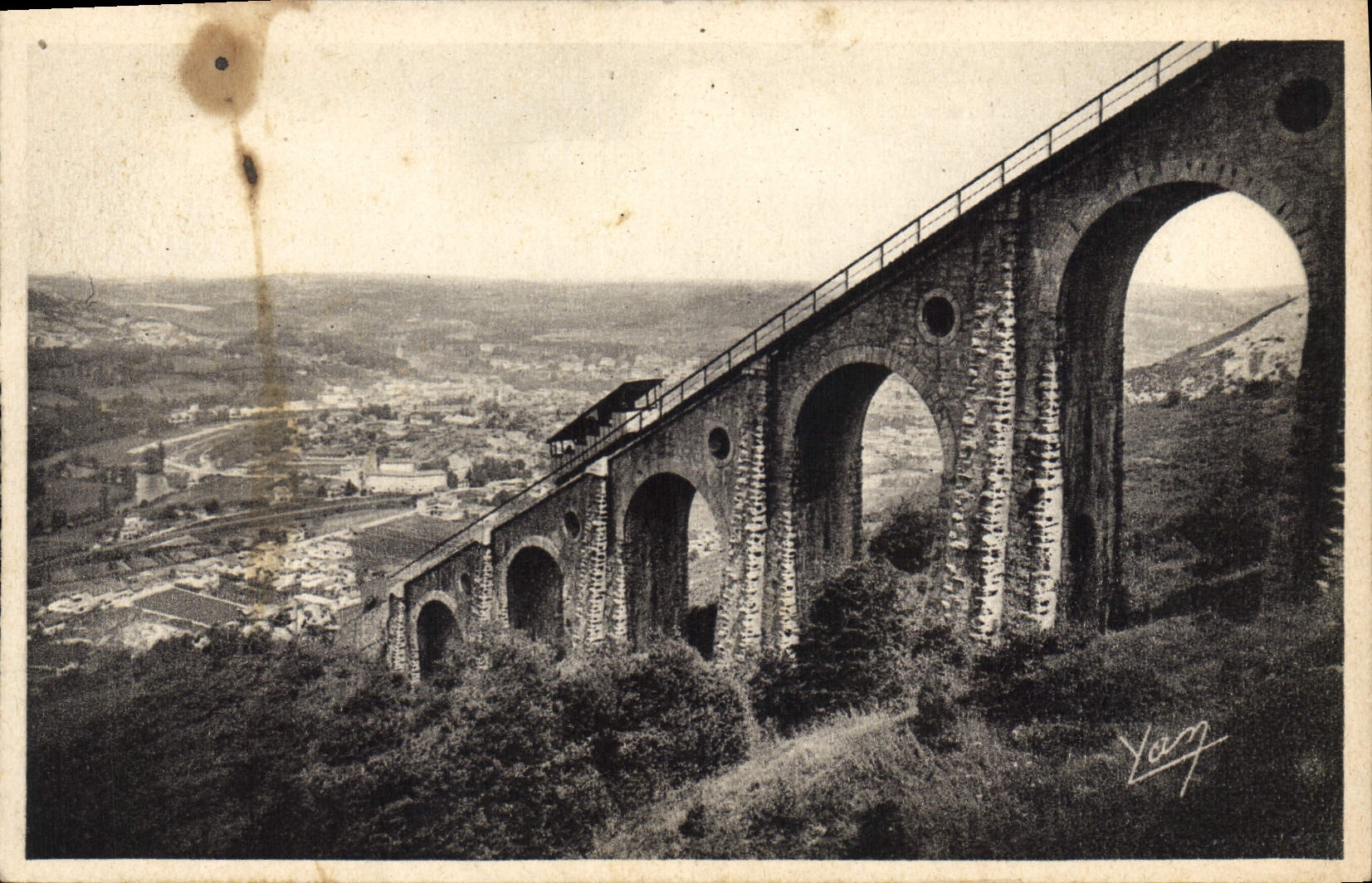 Funicular pesado de la POSTAL de la VENDIMIA del pico de Jer el viaducto