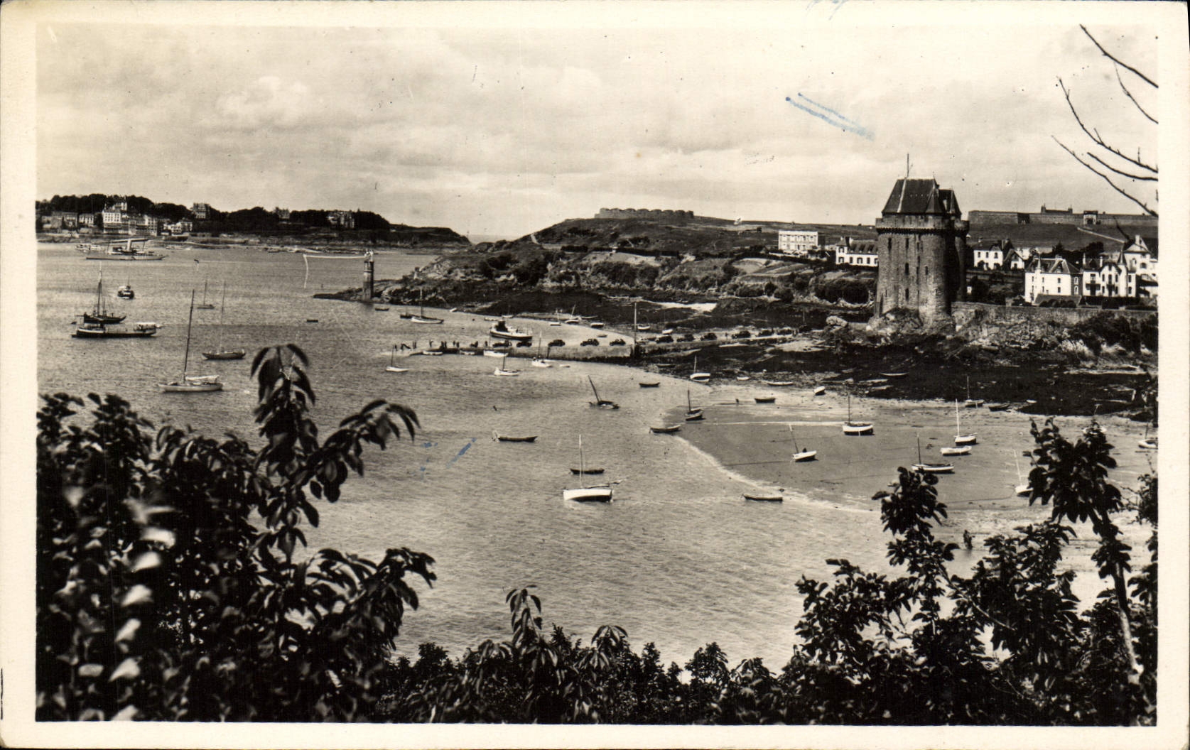 CPM Saint Servan Port Saint Pere Vu Des Corbieres Au Loin Dinard