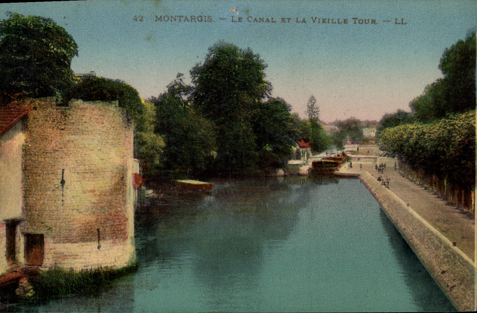 VINTAGE POSTCARD Montargis the Canal And the Old woman Tower