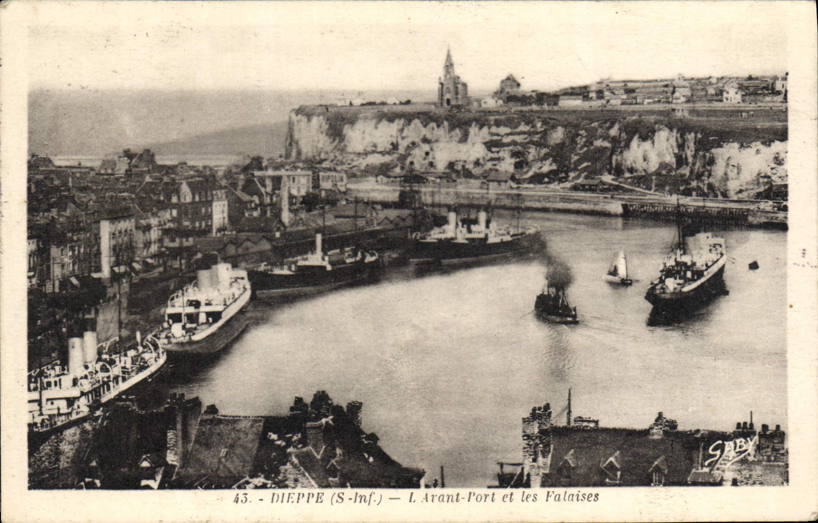 VINTAGE POSTCARD Dieppe Arant Port And the Cliffs Boats
