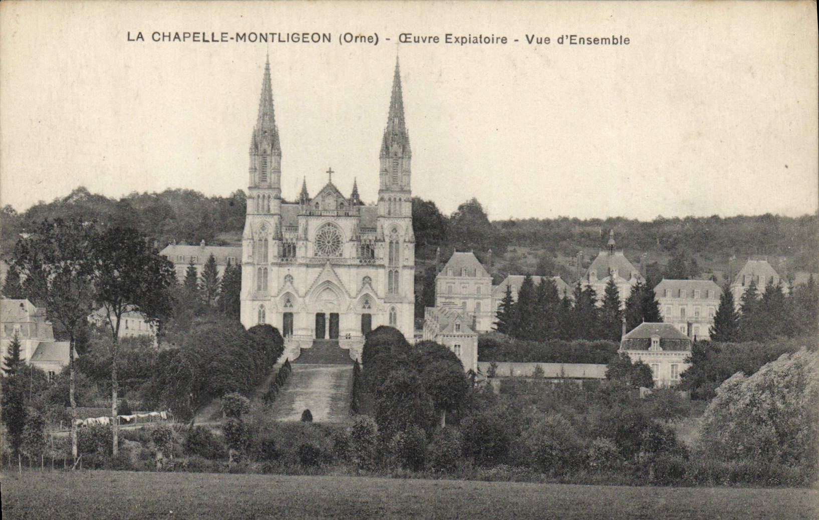 La POSTAL La Chapelle Montligeon de la VENDIMIA trabaja el cuadro total expiatorio