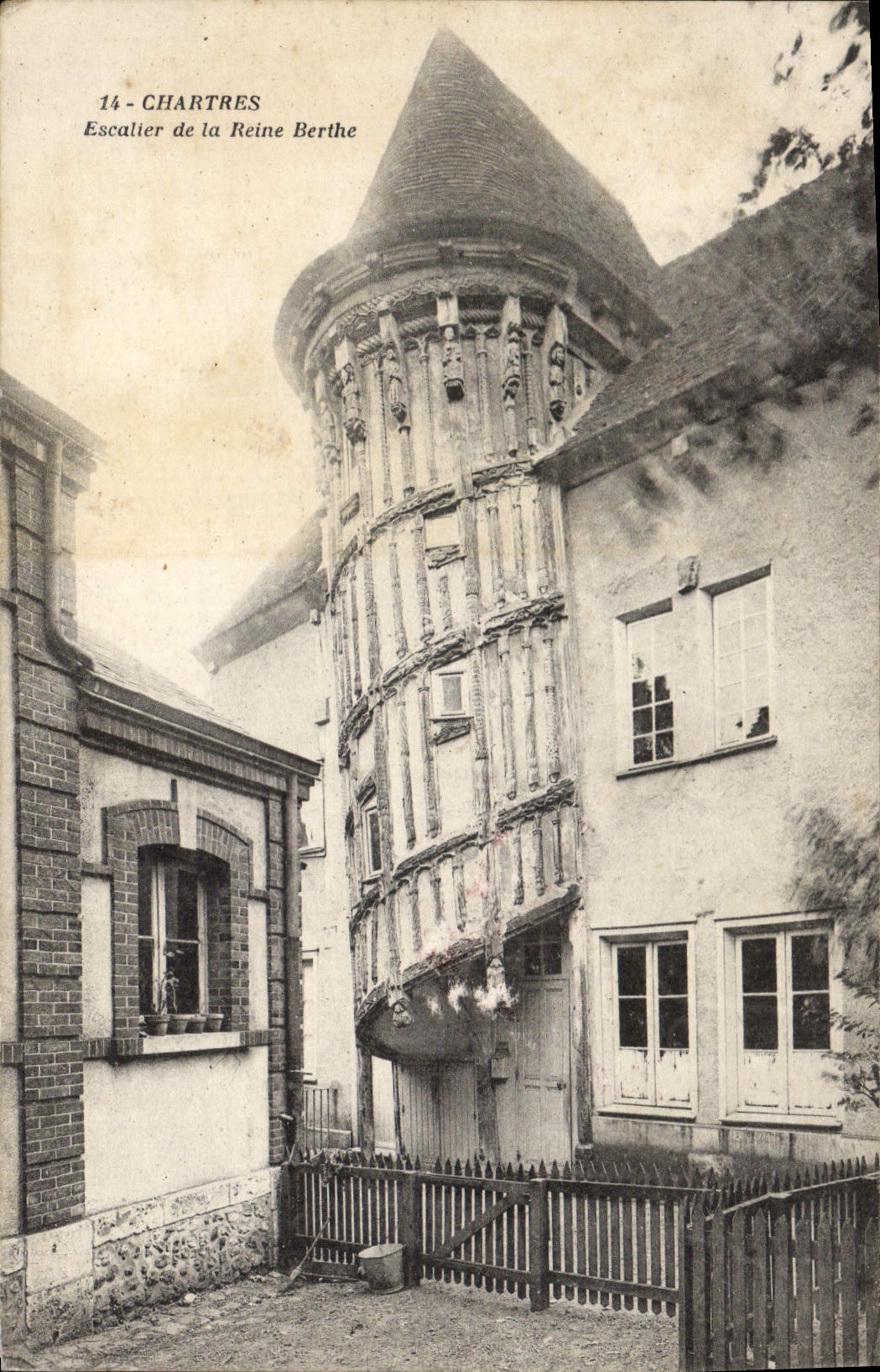 CPA Chartres Escatier De La Reine Berthe