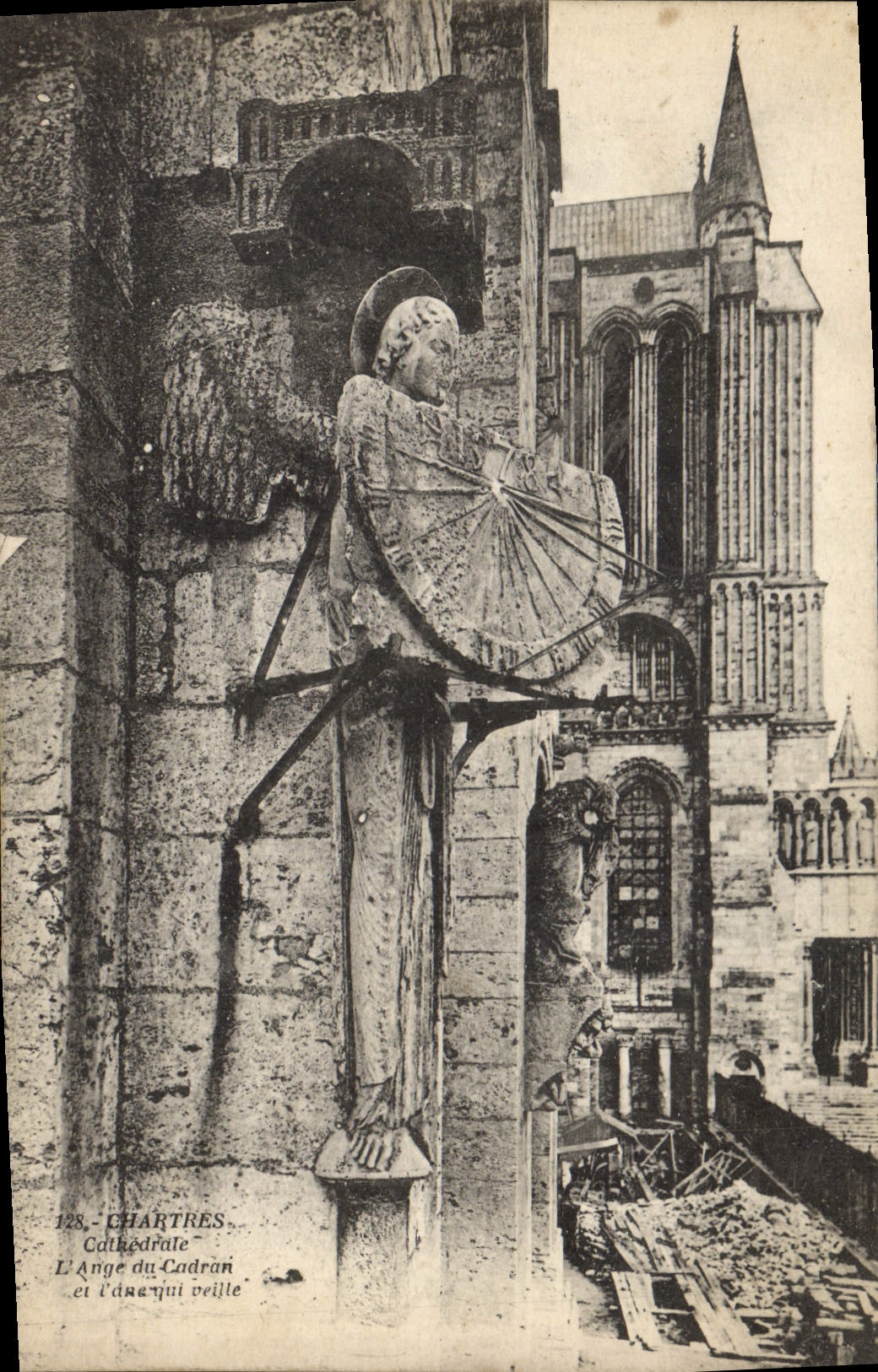 Catedral de Chartres de la POSTAL de la VENDIMIA el ángel del dial