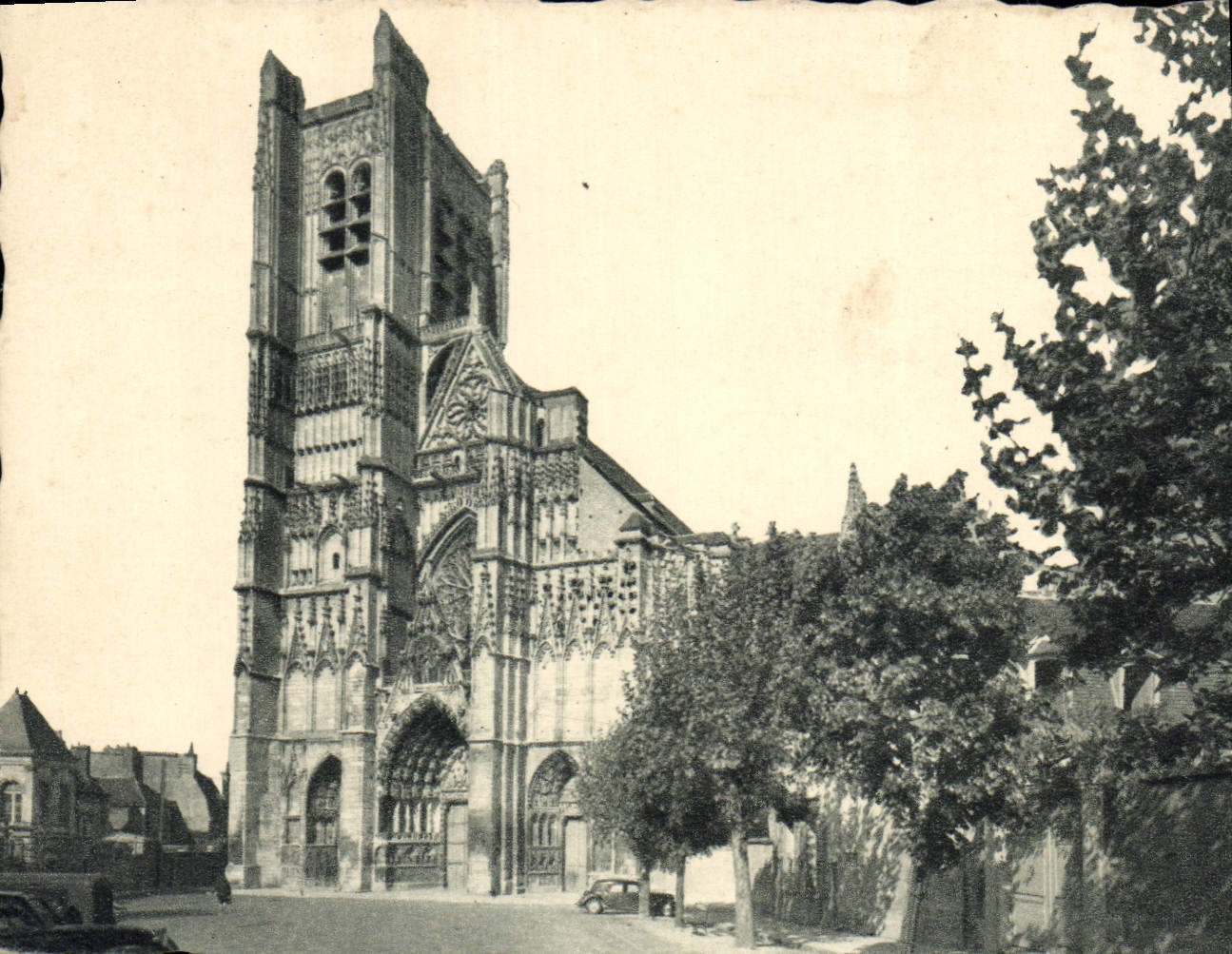 VINTAGE POSTCARD Auxerre the Cathedral