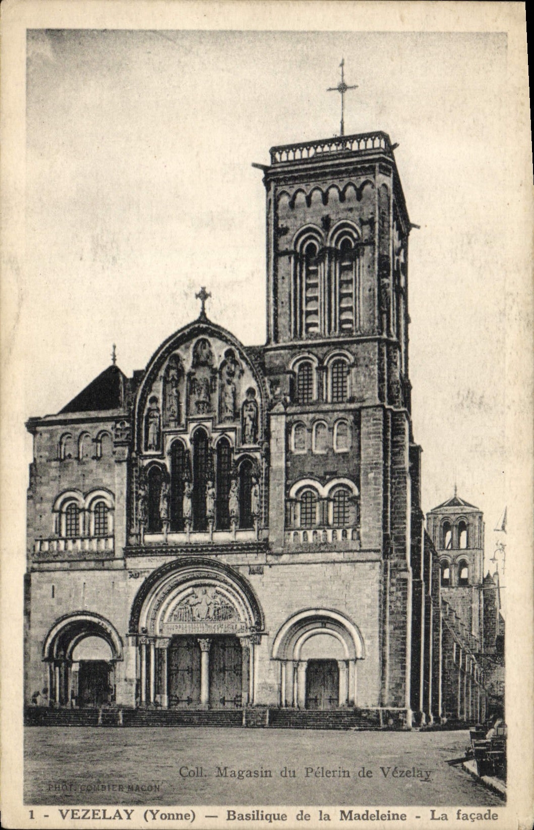 CPA Vezelay Basilique De La Madeleine La facade
