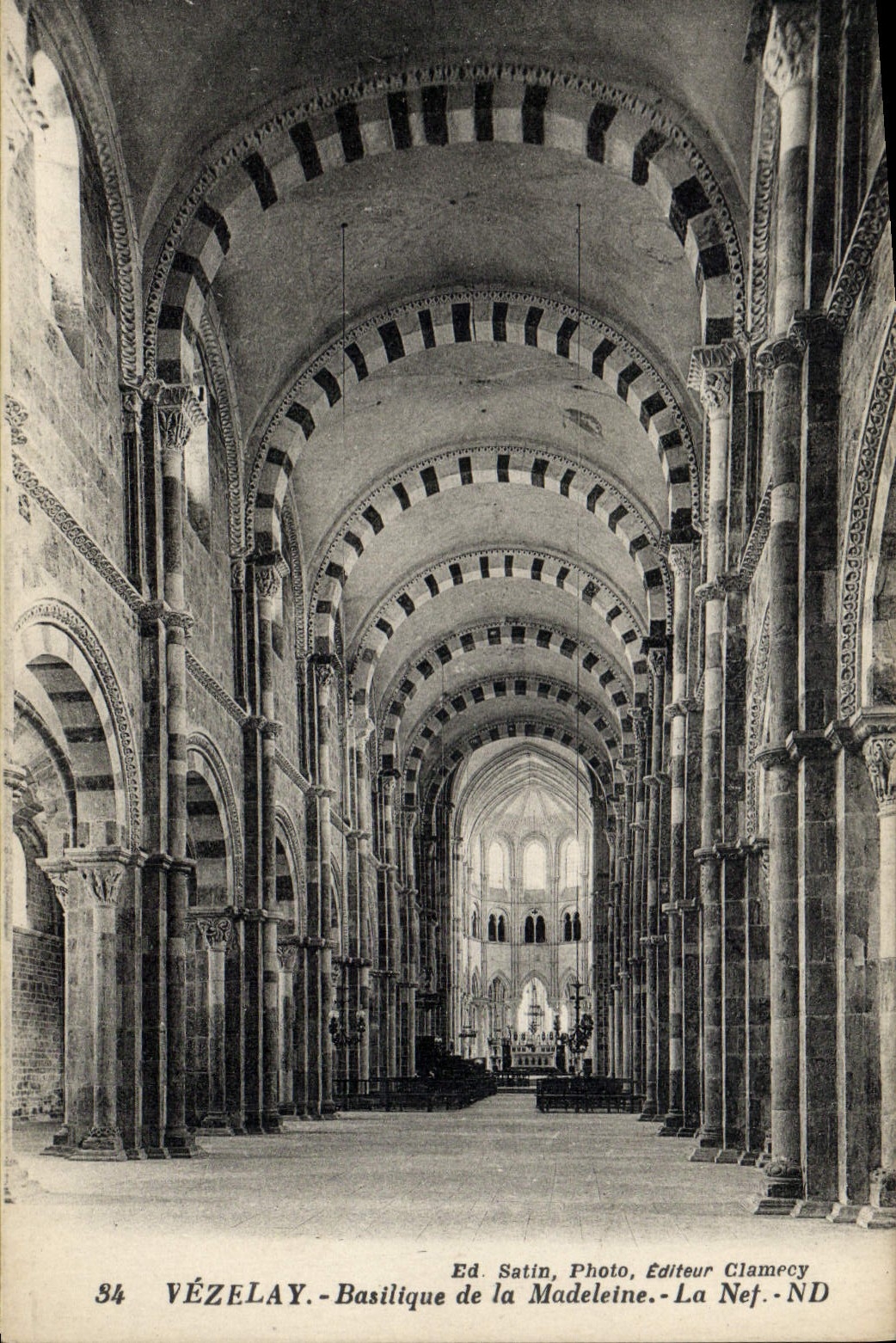 CPA Vezelay Basilique De La Madeleine La nef