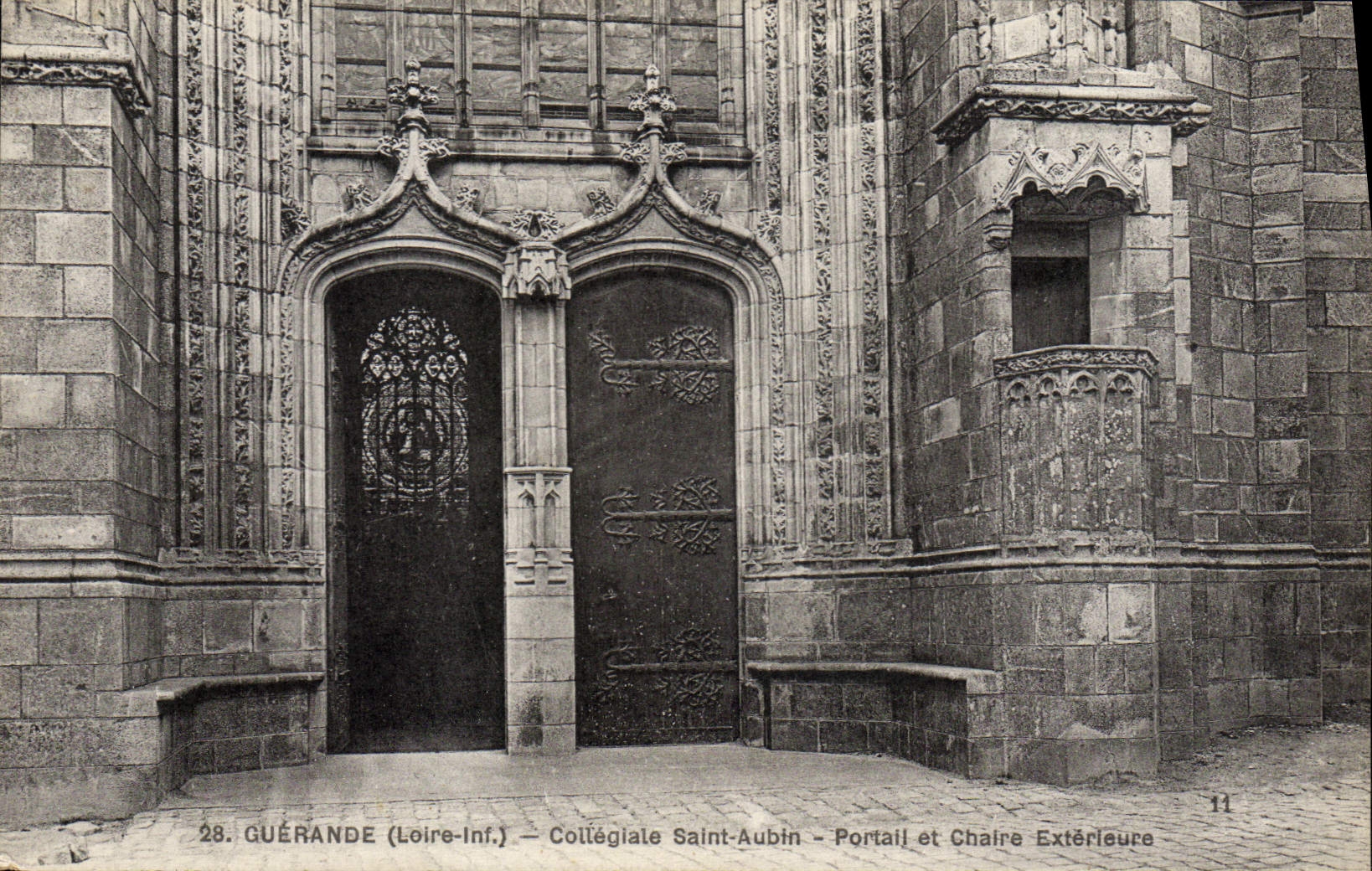 VINTAGE POSTCARD Guerande Collegial Saitn Aubin Gate And Chaire external