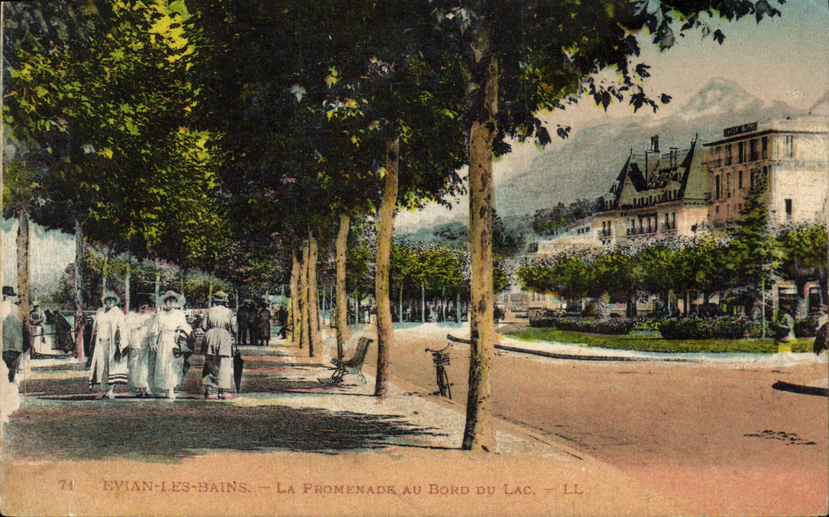 VINTAGE POSTCARD Evian Les Bains the Walk at the edge of the lake