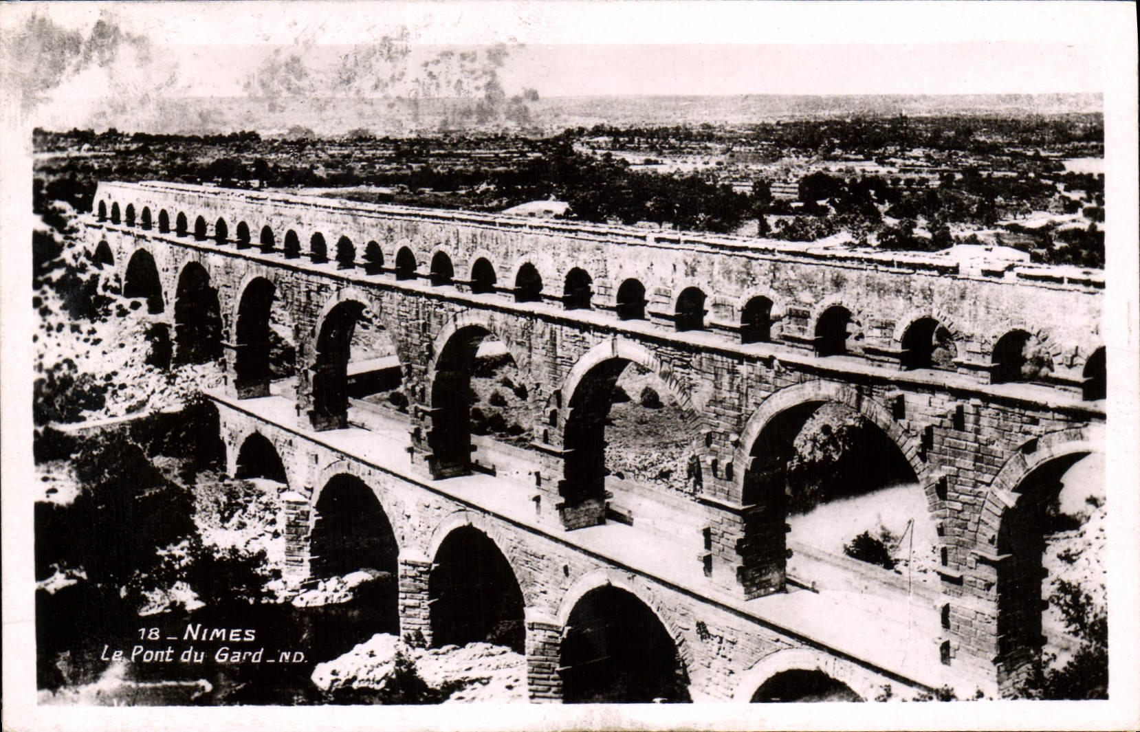 CPA Nimes Le Pont Du Gard