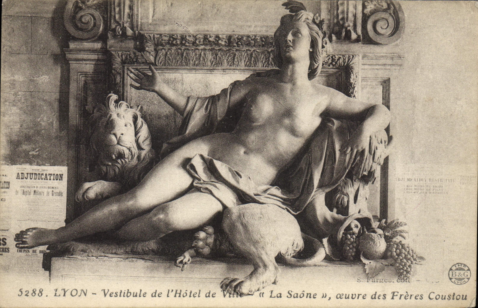 VINTAGE POSTCARD Lyon Hall De I' Town hall the Saone Coustou Brothers