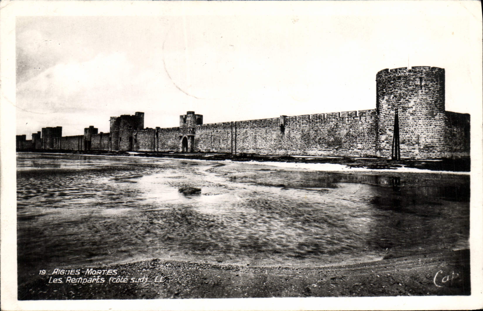 CPM Aigues Mortes Les Remparts