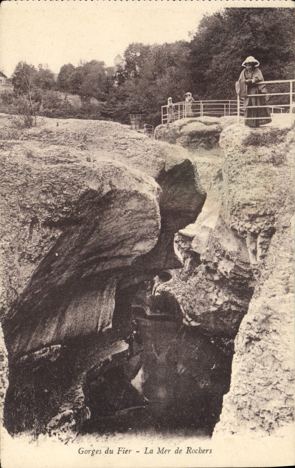 VINTAGE POSTCARD Falls Of Trusting the Sea Of Rocks