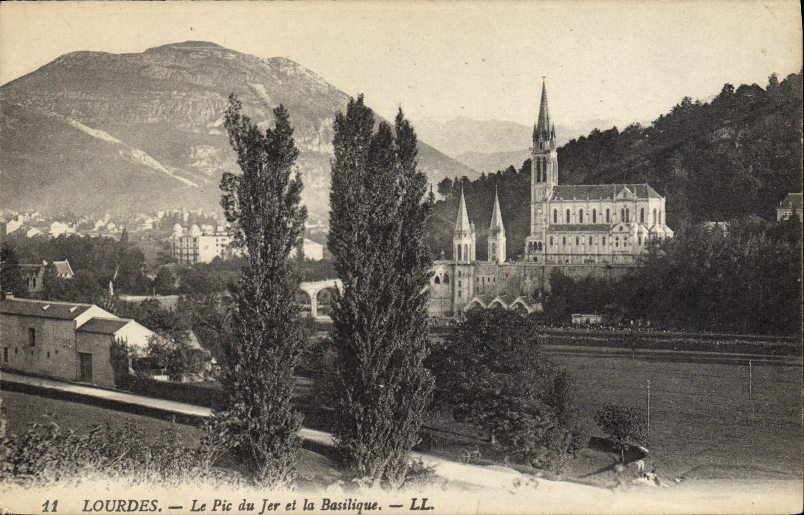 POSTAL de la VENDIMIA pesada el pico de Jer y de la basílica