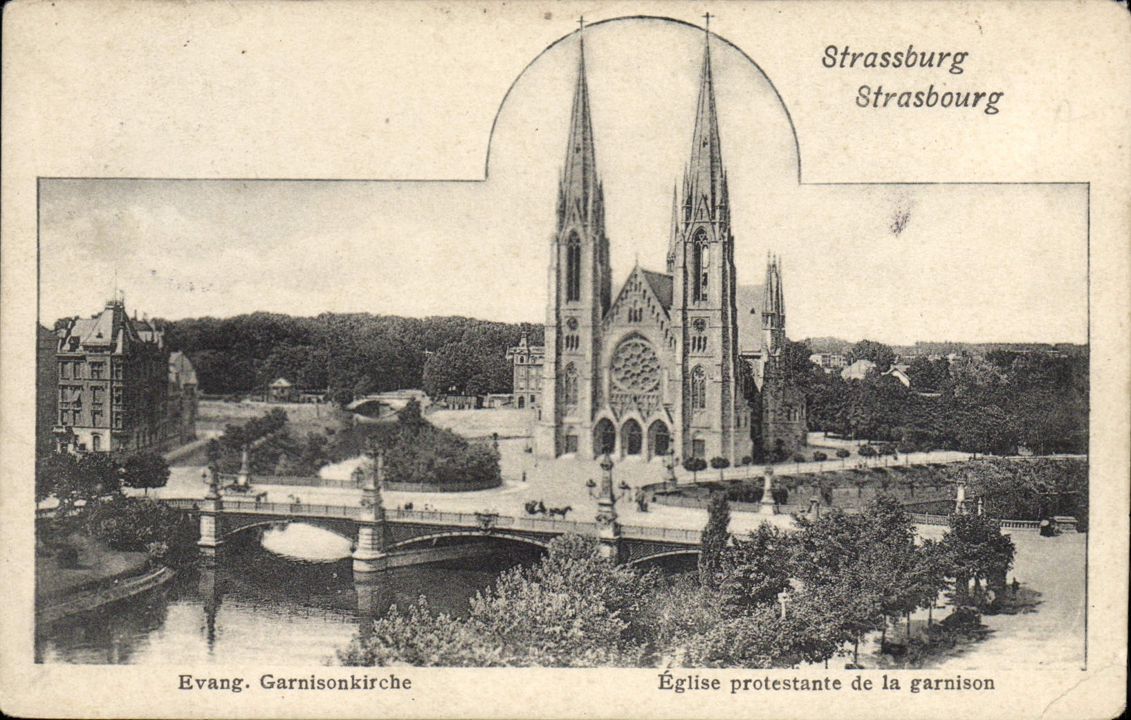 Iglesia protestante de Estrasburgo de la POSTAL de la VENDIMIA de la guarnición