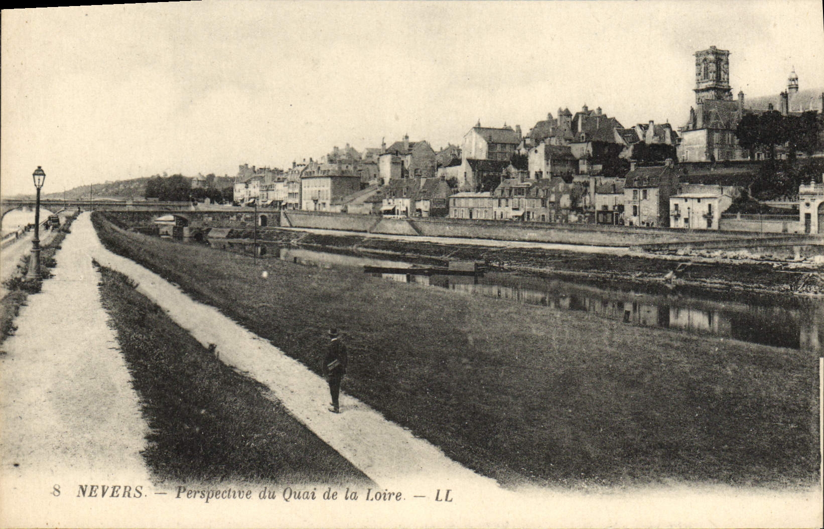 POSTAL Nevers Perspectuive de la VENDIMIA del Quay del Loire