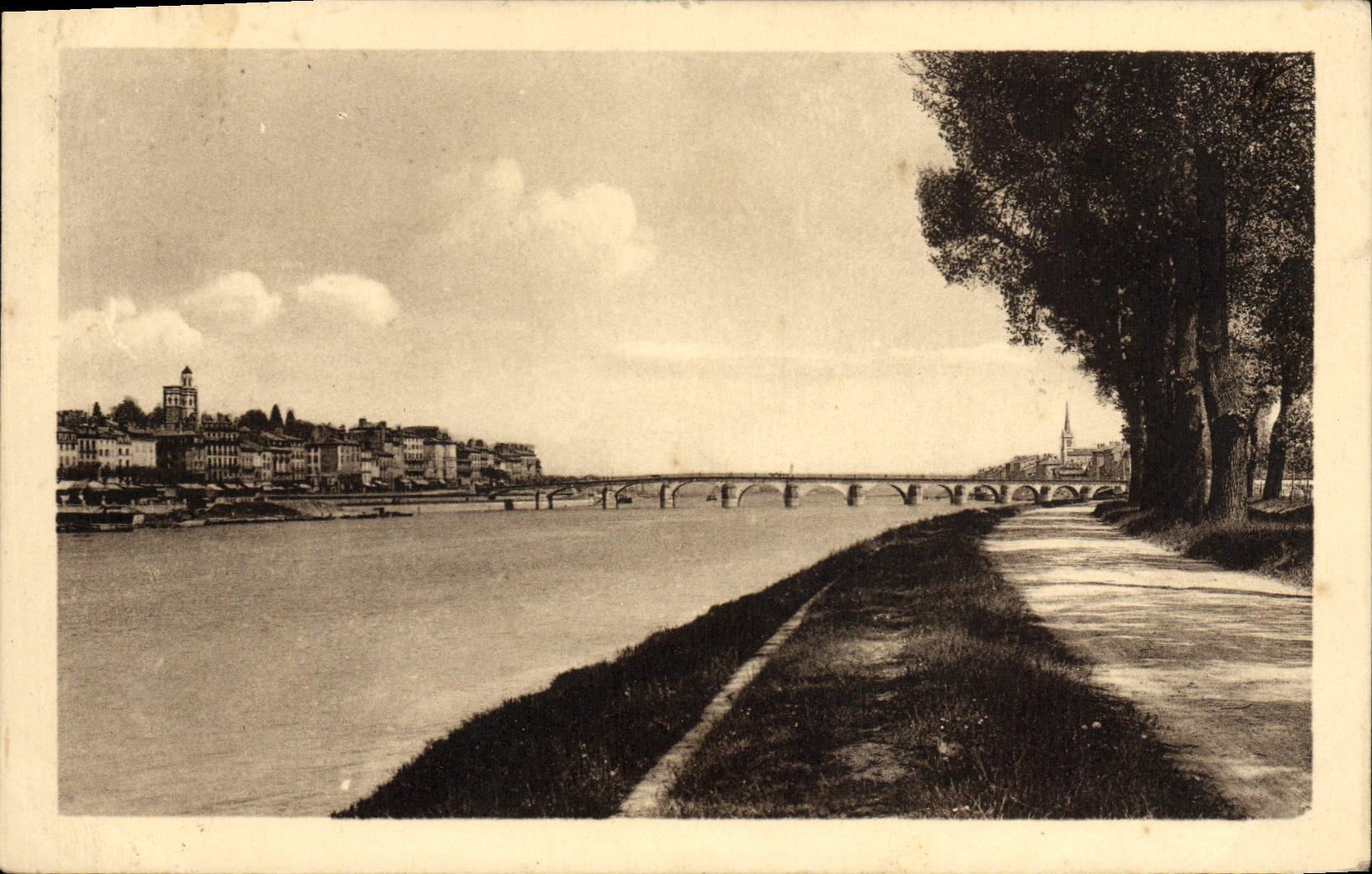 VINTAGE POSTCARD Mason Banks Of the Saone
