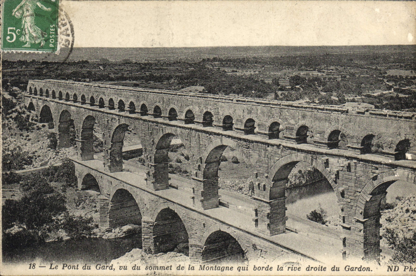 CPA Le Pont Du Gard Vu Du Sommet De La Montagne Qui Borde La Rive Droite du Gardon