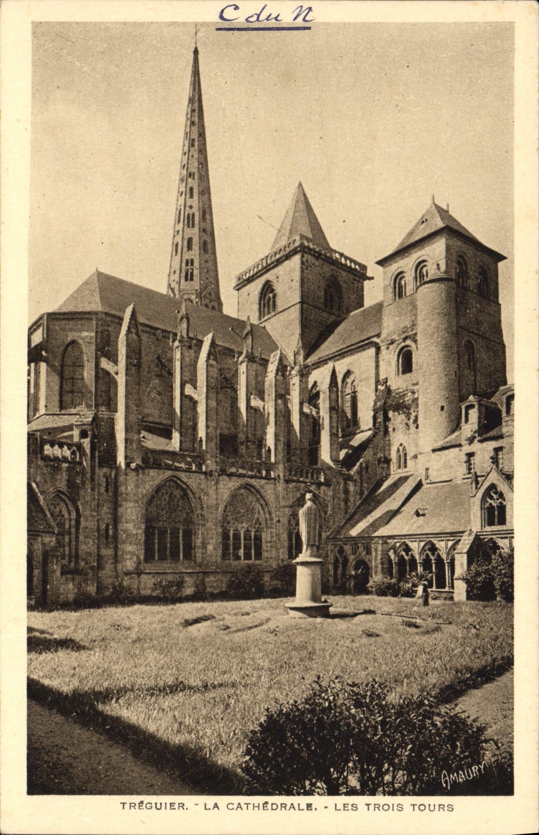 CPA Treguier La Cathedrale Les Trois Tours