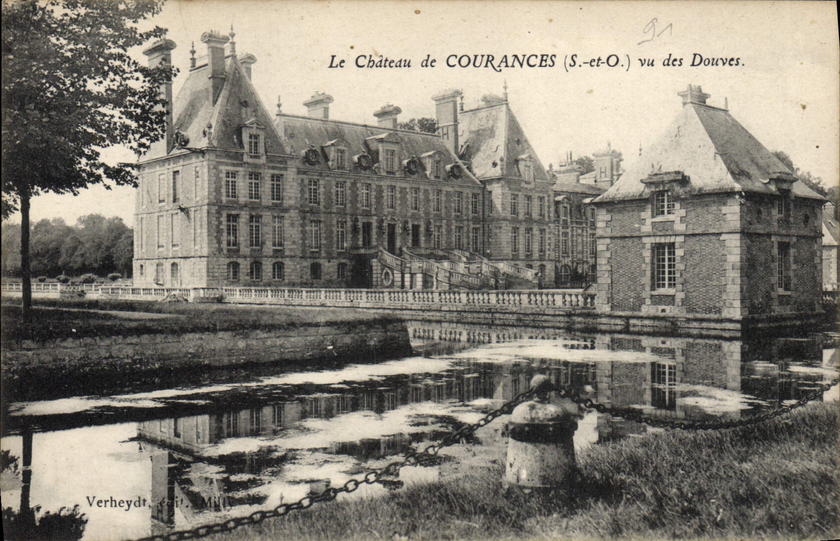 CPA Chateau De Courances Vu Des Douves