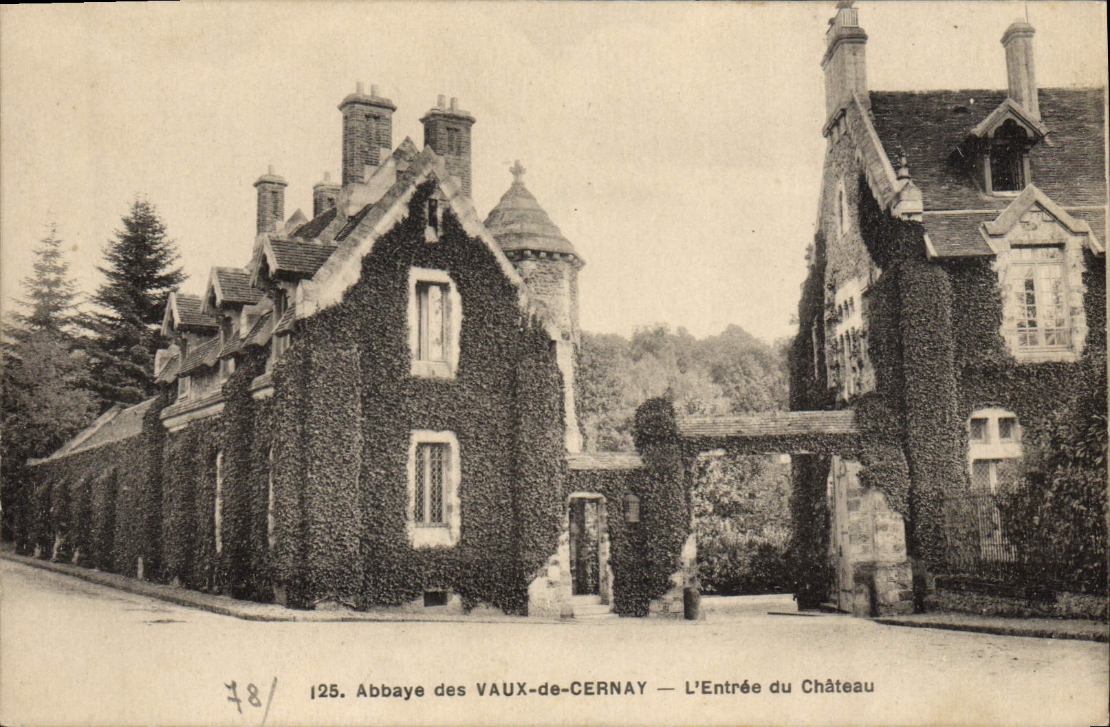 CPA Abbaye Des Vaux De Cernay L'Entree Du Chateau