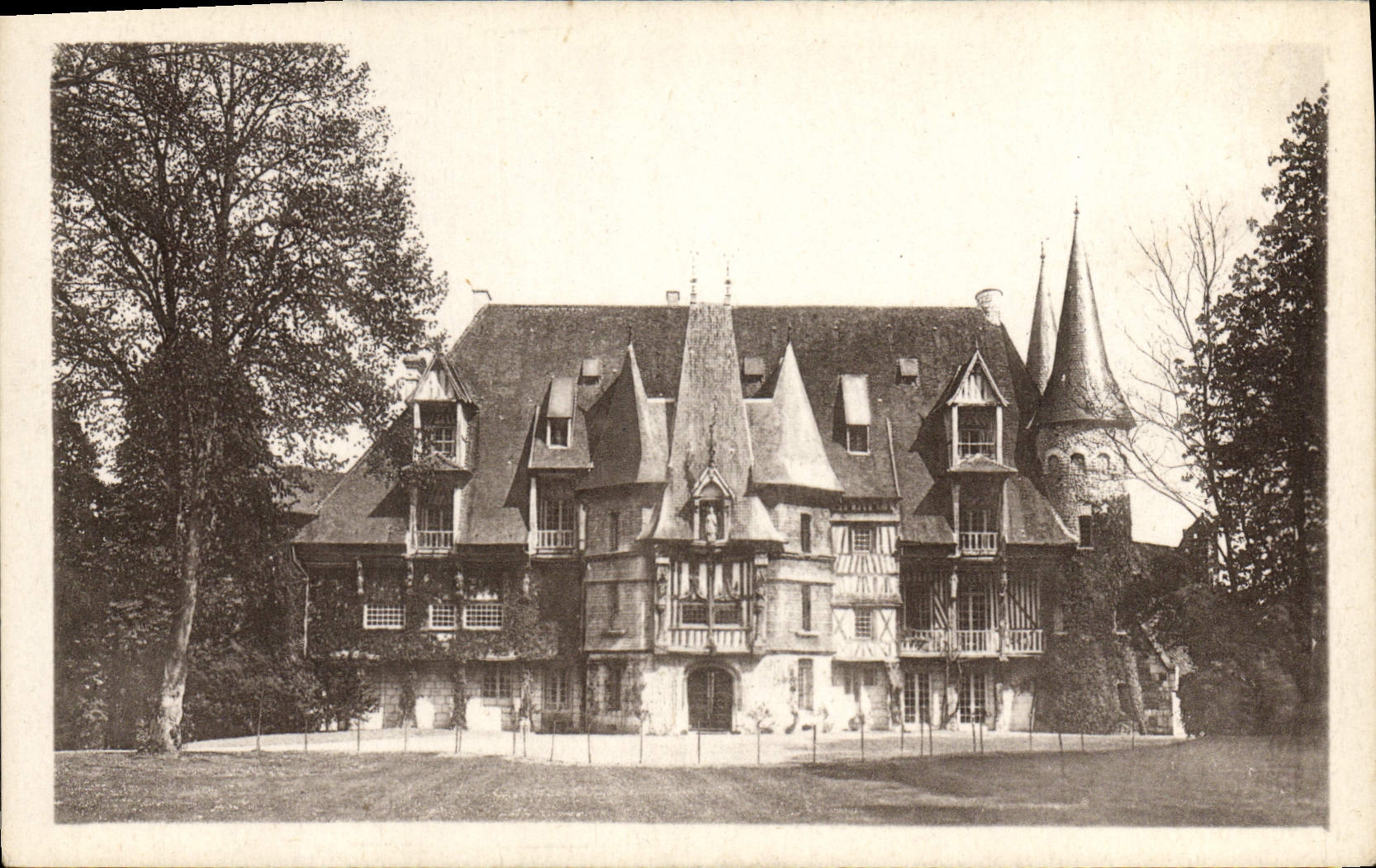 VINTAGE POSTCARD Louviers the Castle Of St Hilaire