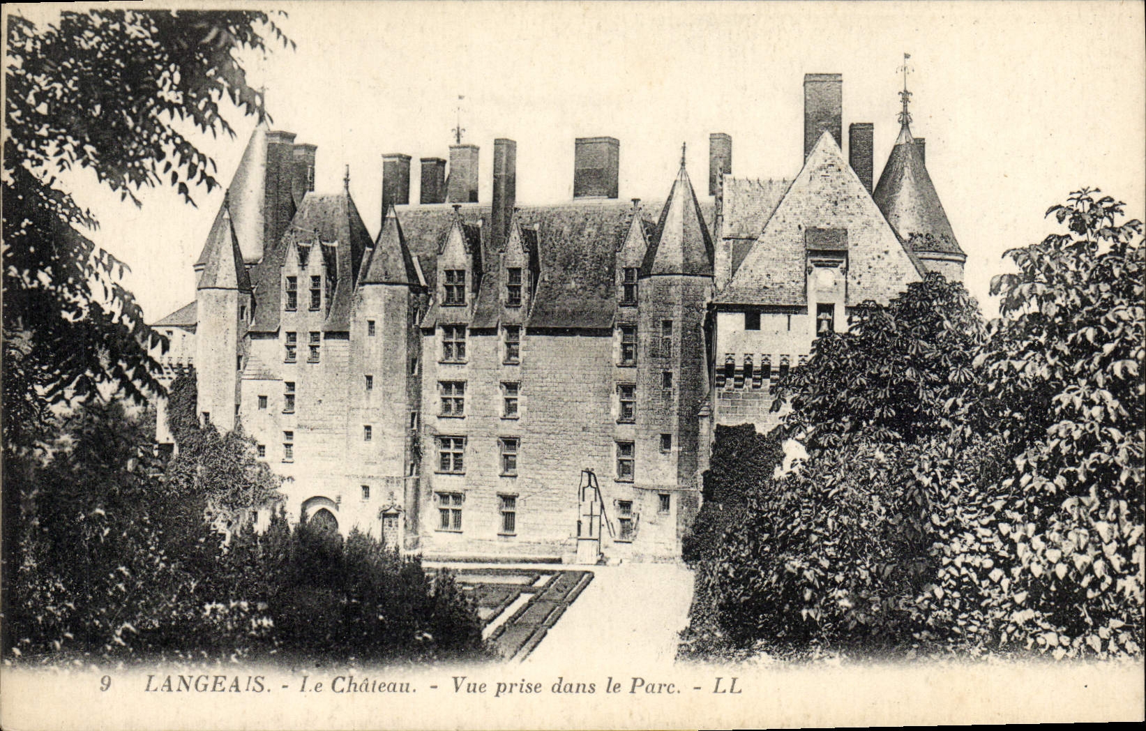 CPA Langeais Le Chateau Vue Prise Dans Le Parc