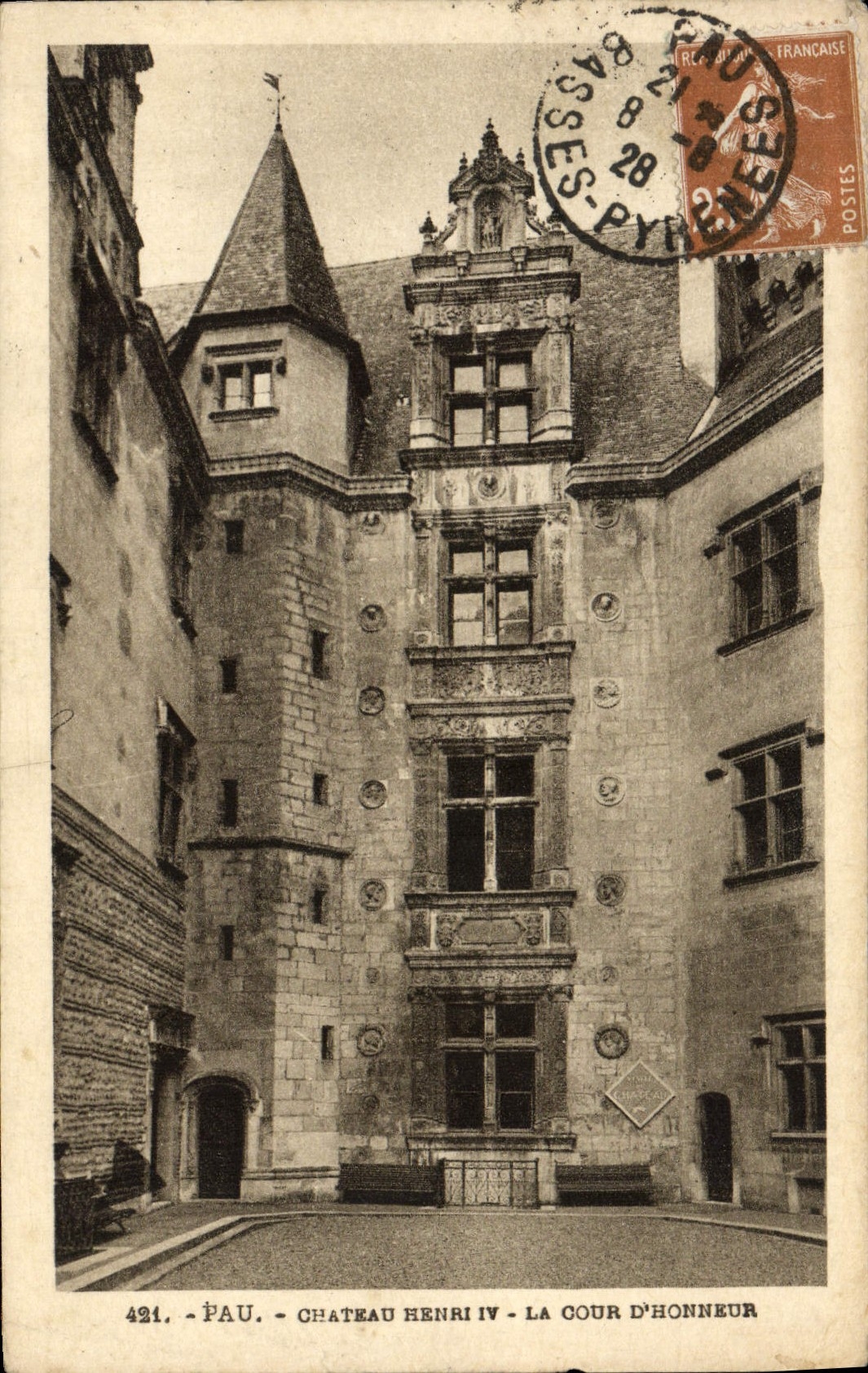 CPA Pau Chateau Henri IV La Cour D'Honneur