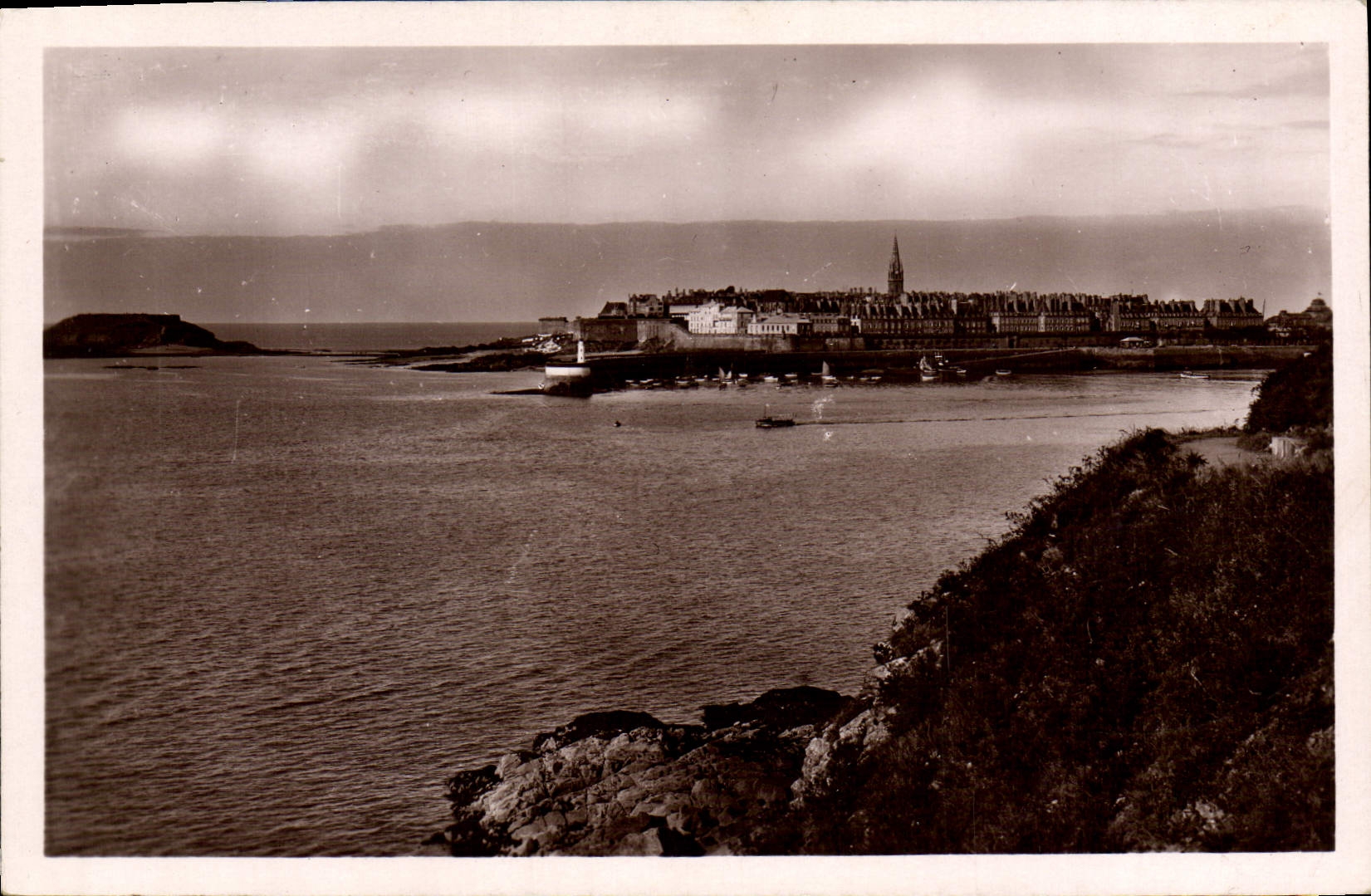 CPM Saint Malo Vue Generale Prise De La Corniche D'Aleth