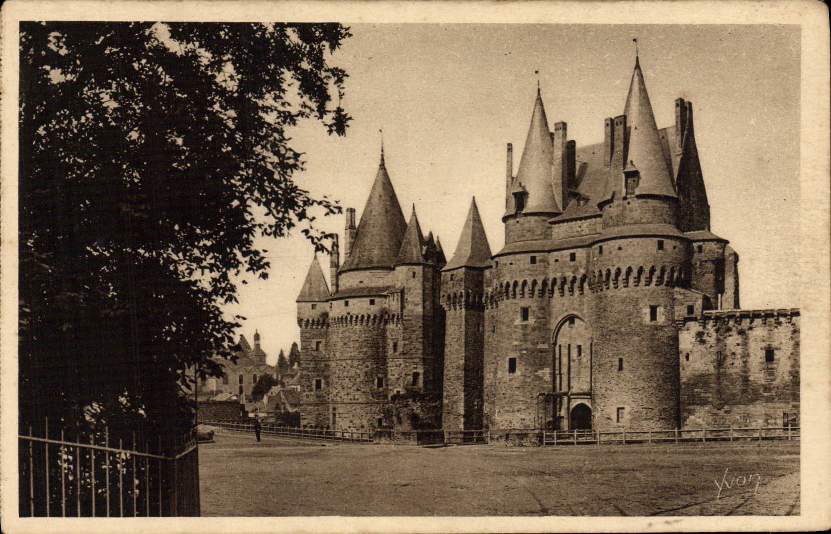 VINTAGE POSTCARD Brittany Glazes Place Of the Castle