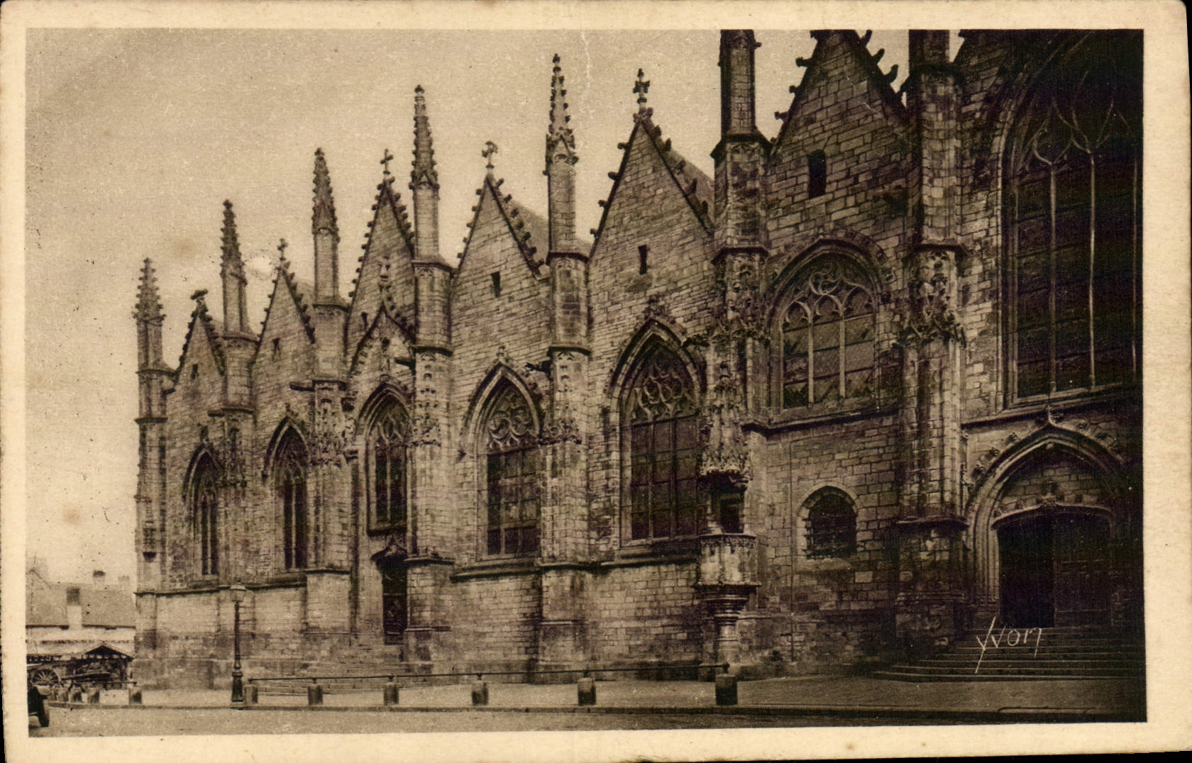 VINTAGE POSTCARD Brittany Glazes Church Notre Dame Southern Side Face