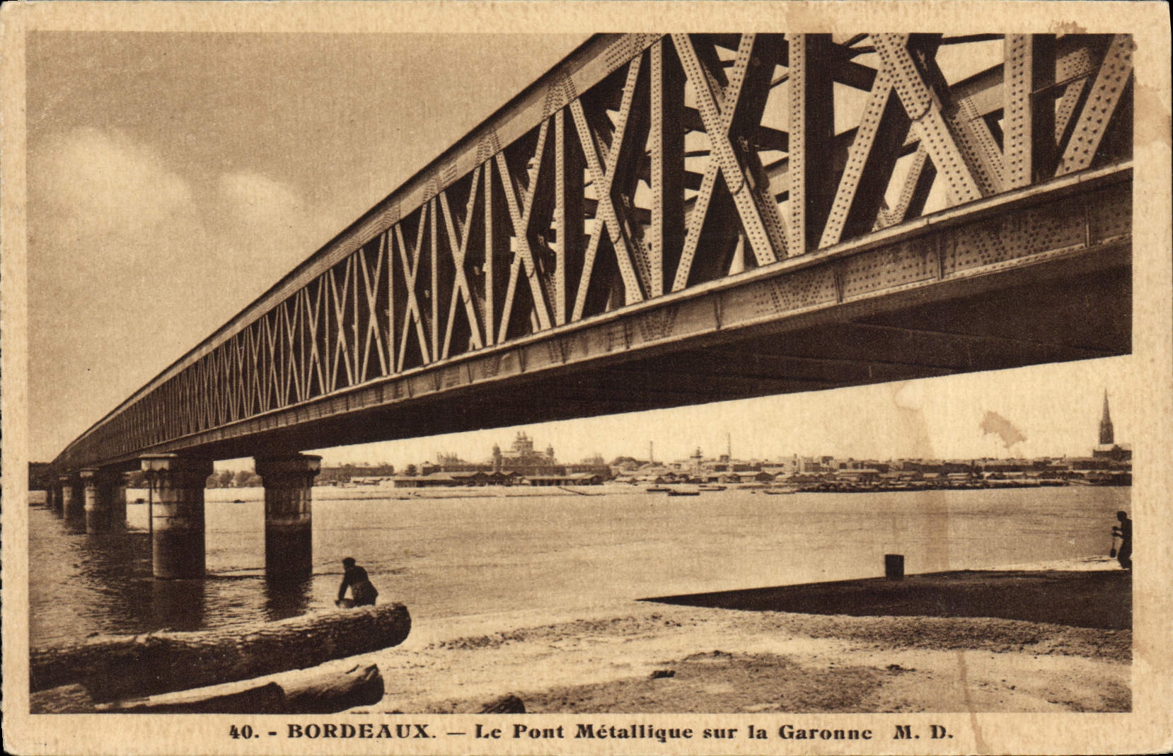 Burdeos de la POSTAL de la VENDIMIA el puente metálico en el Garona