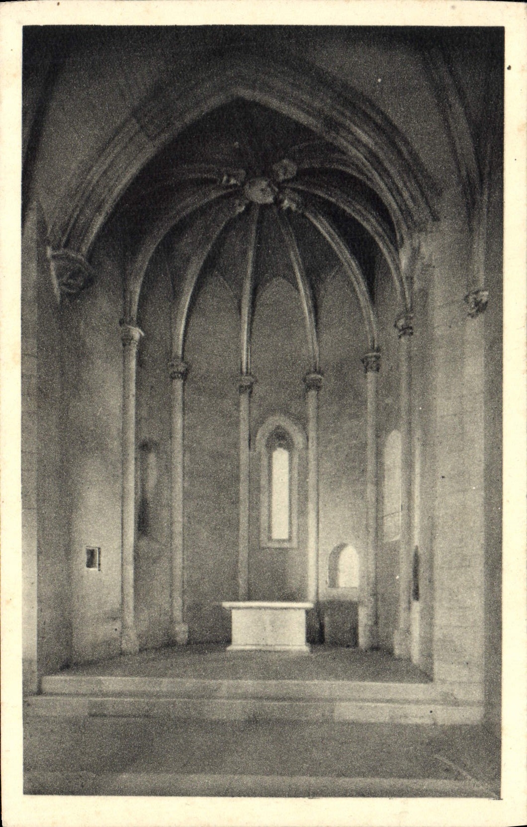 CPA Chateau De Tarascon La Grande Chapele Inferieure