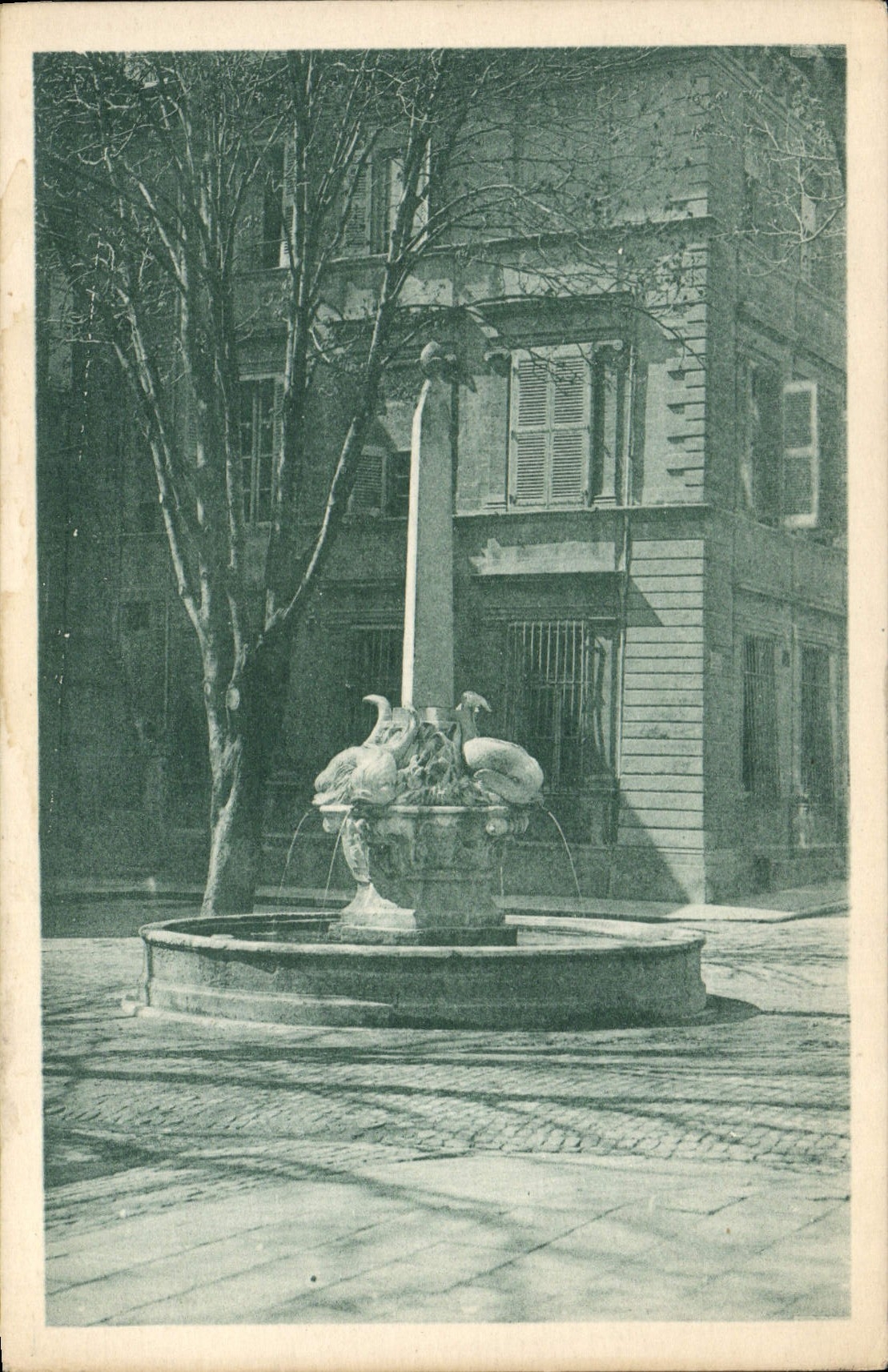 CPA Aix En Provence Fontaine Des Quatre Dauphins
